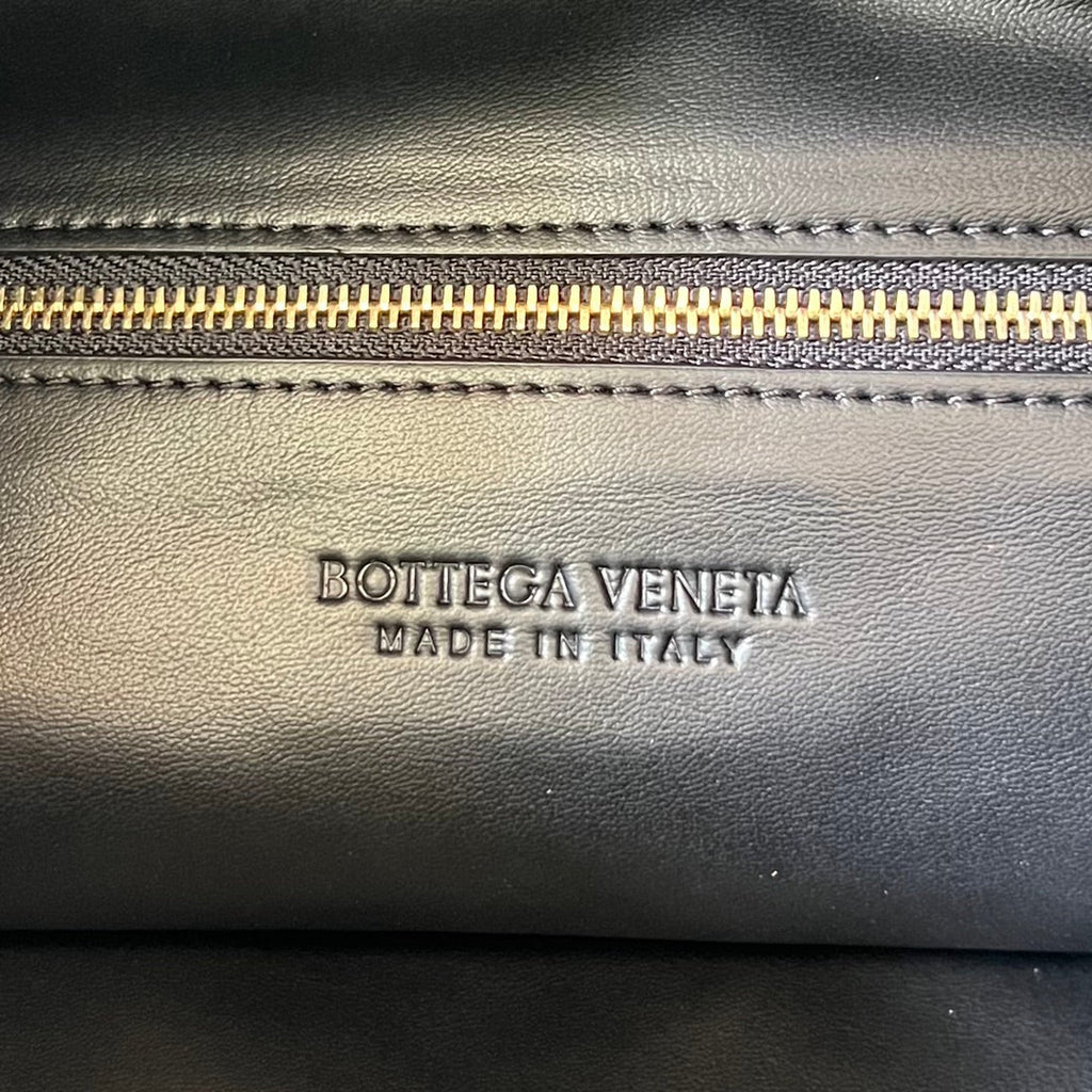 BOTTEGA VENETA LARGE HOP 54 IN BLACK LAMBSKIN