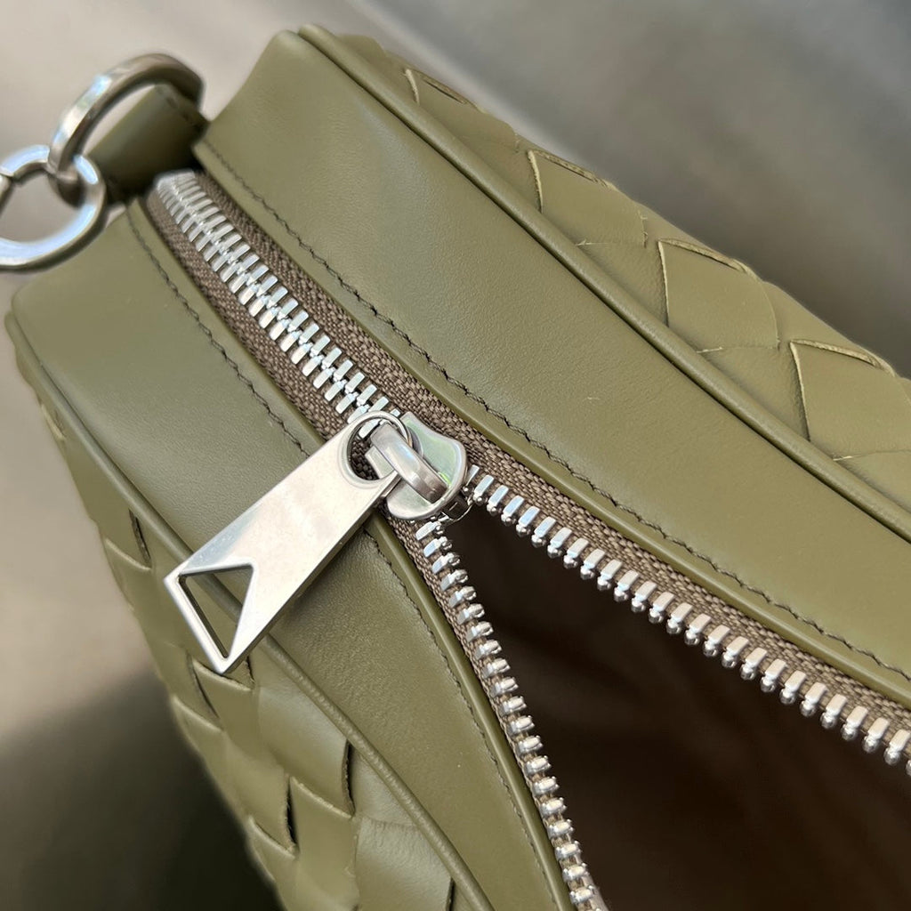 BOTTEGA VENETA LARGE INTRECCIATO 40 BRIEFCASE IN MUD MIX TRAVERTINE CALFSKIN