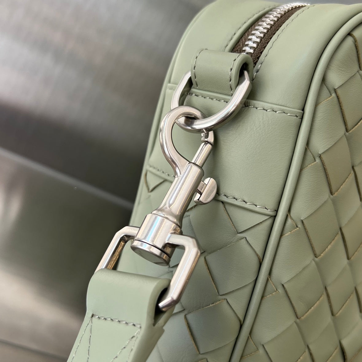 BOTTEGA VENETA LARGE INTRECCIATO 40 BRIEFCASE IN MUD MIX TRAVERTINE CALFSKIN
