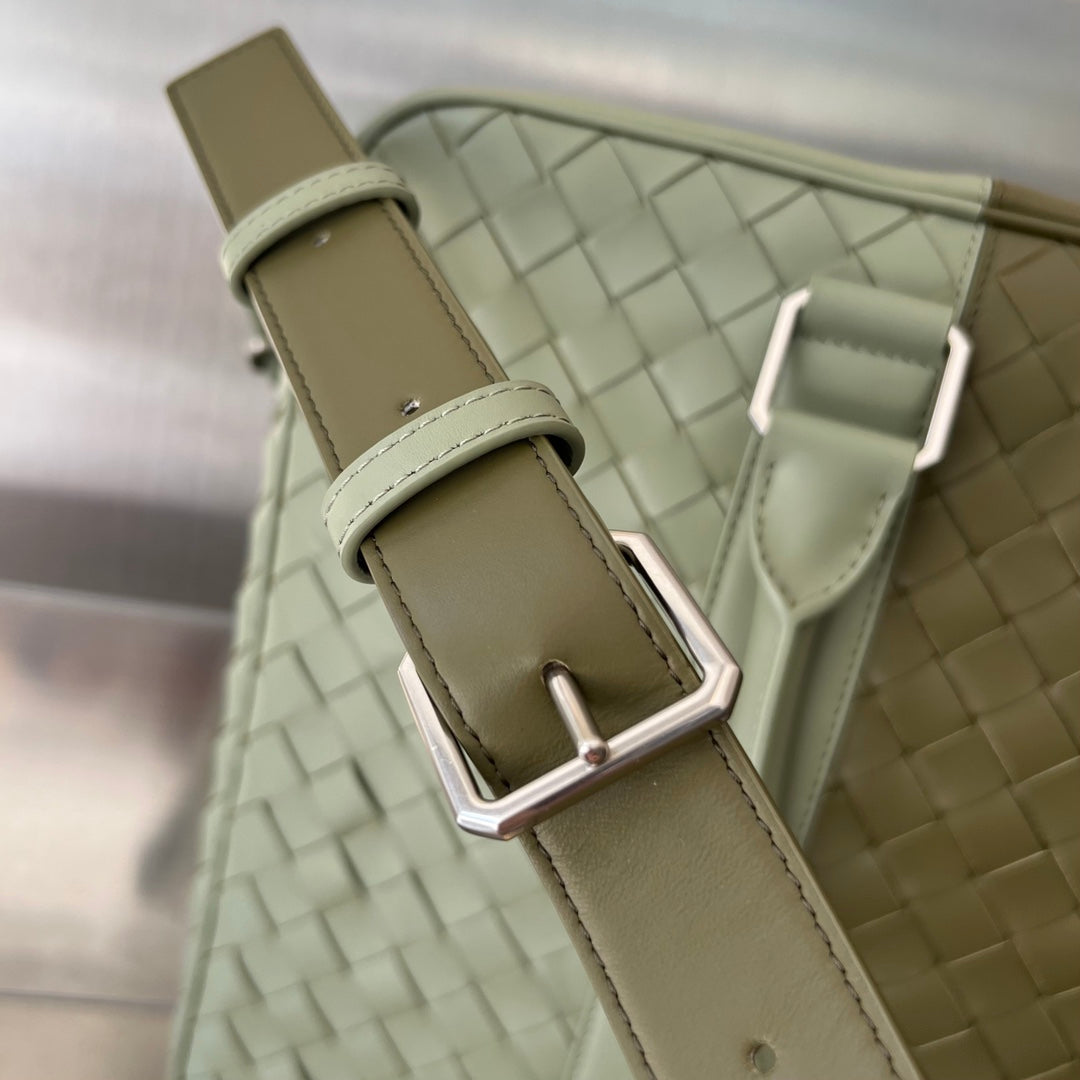 BOTTEGA VENETA LARGE INTRECCIATO 40 BRIEFCASE IN MUD MIX TRAVERTINE CALFSKIN