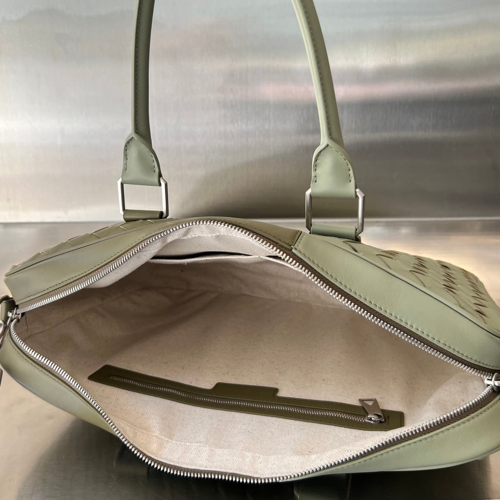 BOTTEGA VENETA LARGE INTRECCIATO 40 BRIEFCASE IN MUD MIX TRAVERTINE CALFSKIN