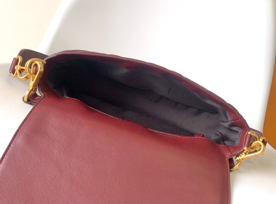 FENDI Fend Baguette 27 Bag With FF Motif Burgundy Leather Ghw