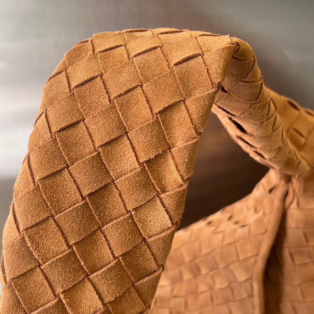 BOTTEGA VENETA LARGE HOP 54 IN RUSSET BROWN LAMBSKIN