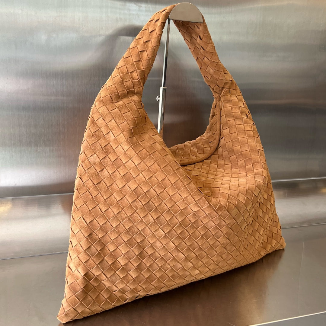 BOTTEGA VENETA LARGE HOP 54 IN RUSSET BROWN LAMBSKIN