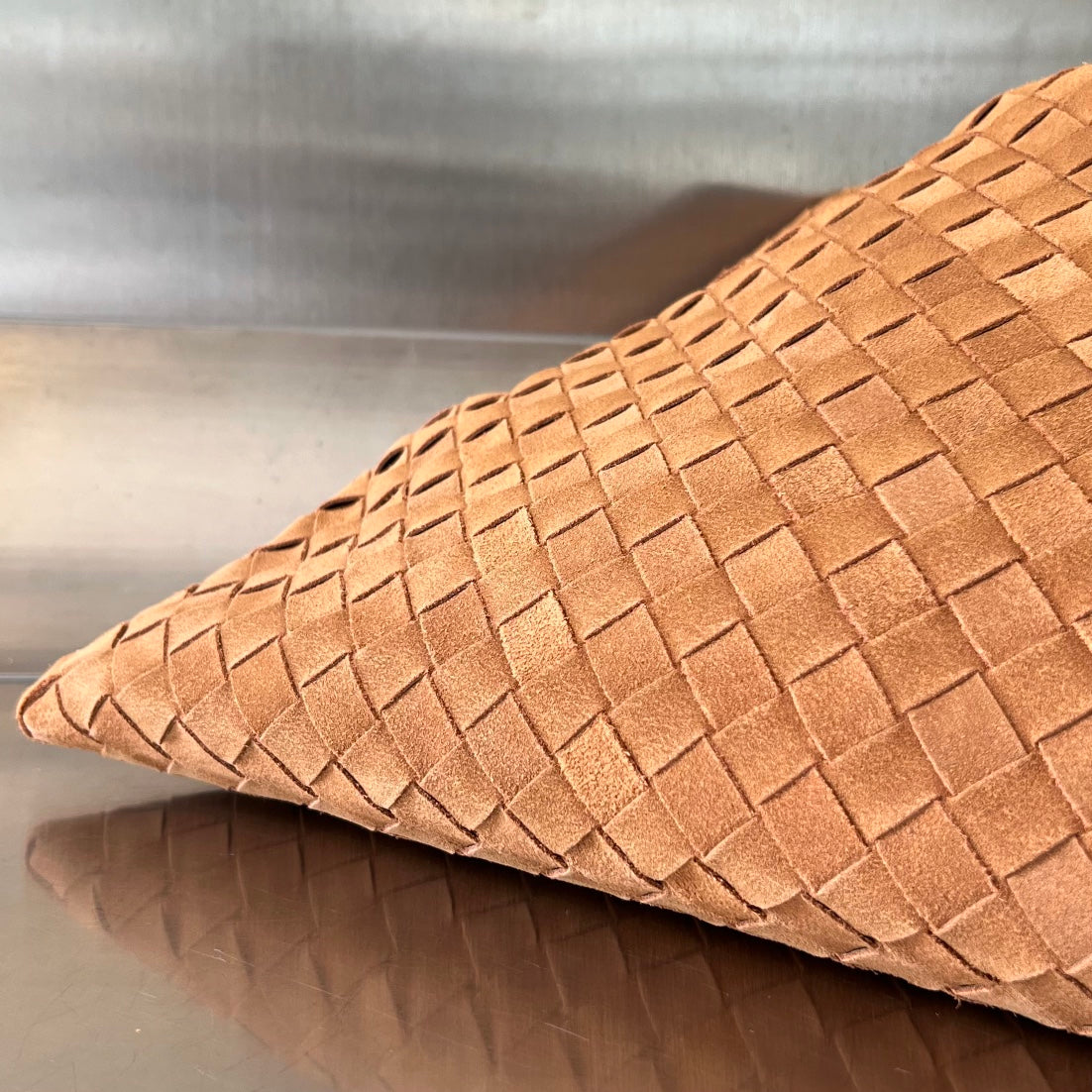 BOTTEGA VENETA LARGE HOP 54 IN RUSSET BROWN LAMBSKIN