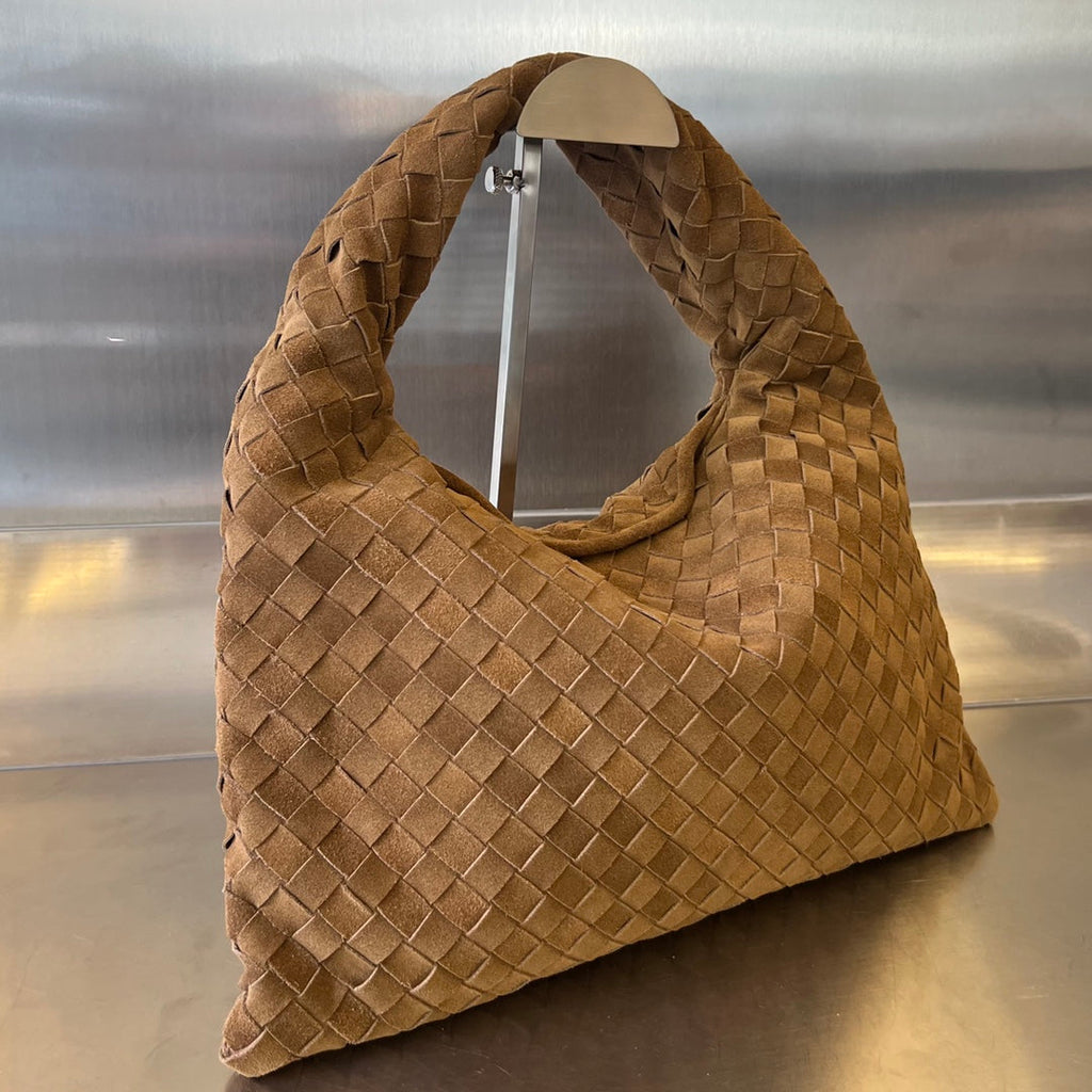 BOTTEGA VENETA SMALL HOP 40 IN CARAMEL BROWN LAMBSKIN