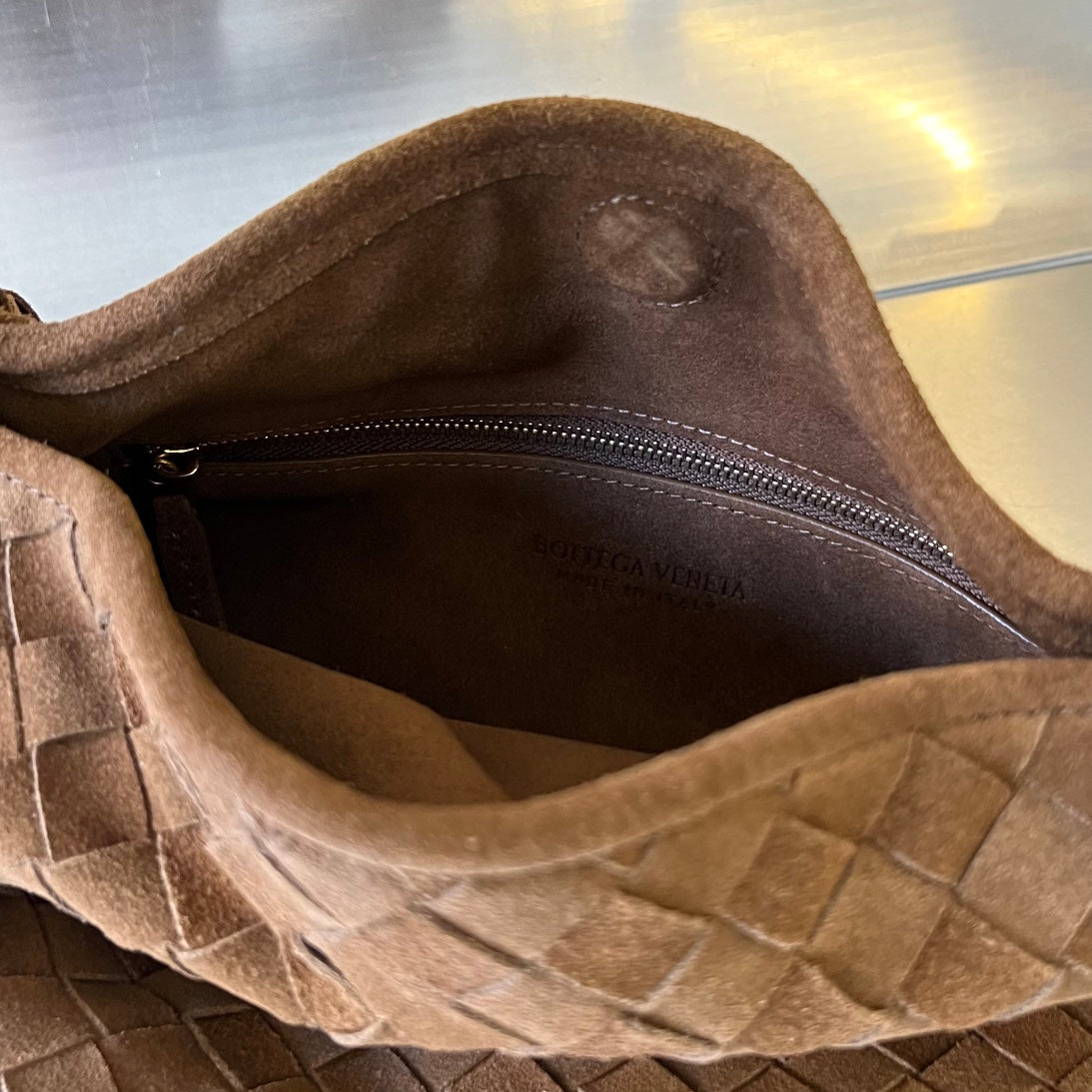 BOTTEGA VENETA SMALL HOP 40 IN CARAMEL BROWN LAMBSKIN