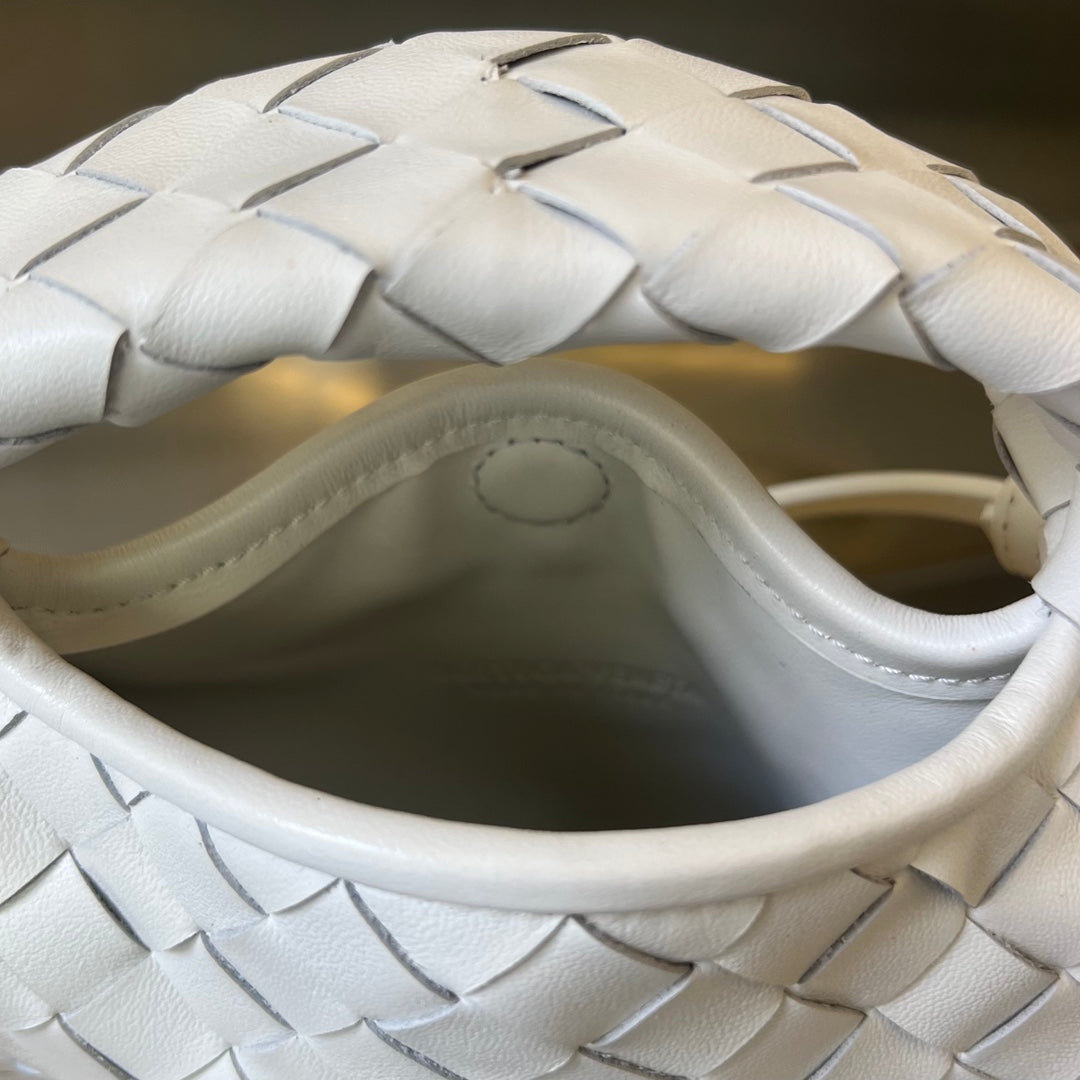 BOTTEGA VENETA MINI HOP 25 IN WHITE CALFSKIN