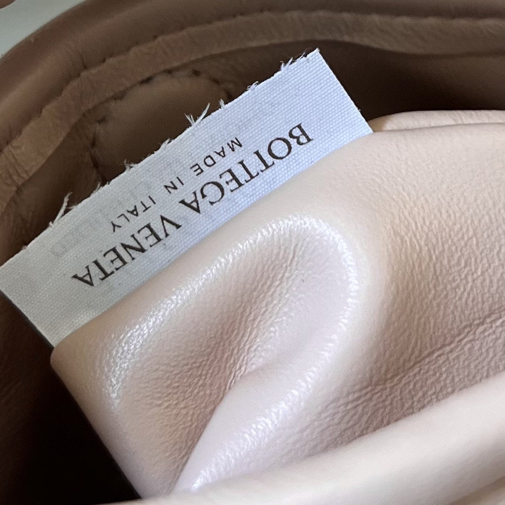 BOTTEGA VENETA MINI HOP 25 IN SOFT PEACH CALFSKIN
