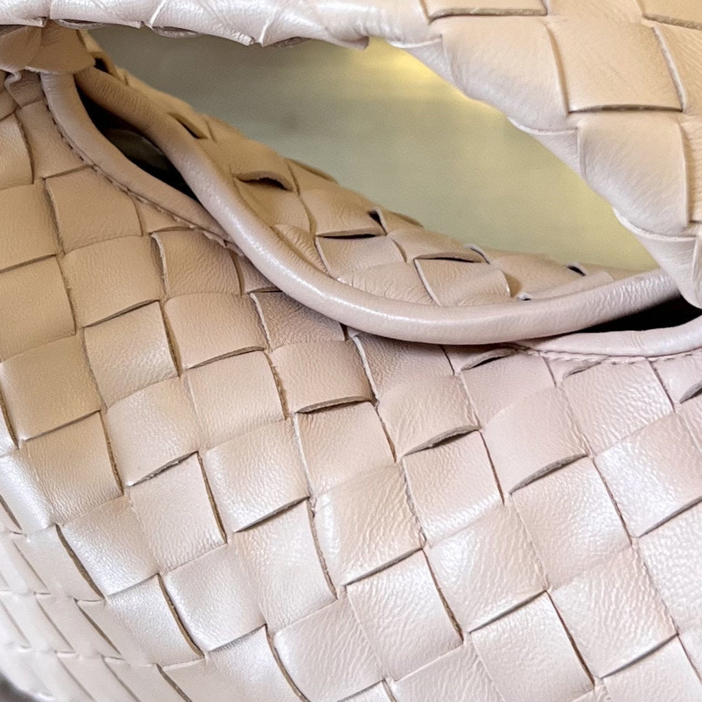 BOTTEGA VENETA MINI HOP 25 IN SOFT PEACH CALFSKIN