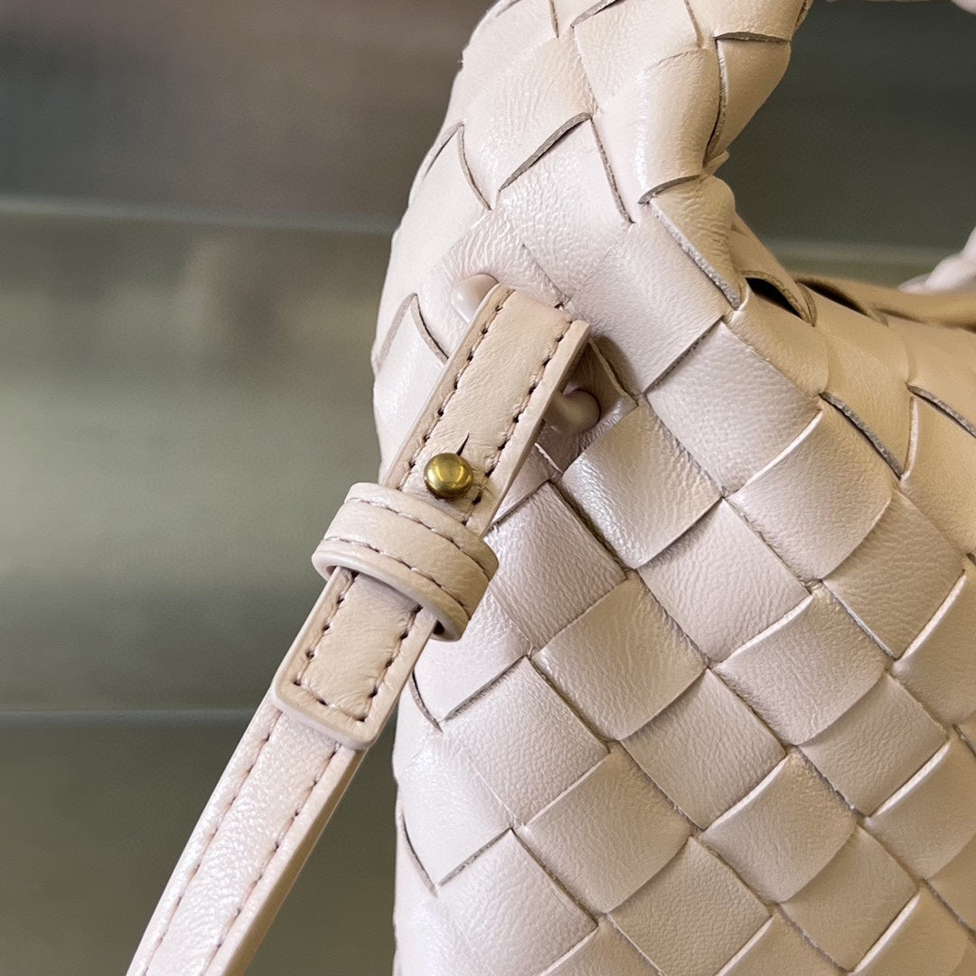 BOTTEGA VENETA MINI HOP 25 IN SOFT PEACH CALFSKIN