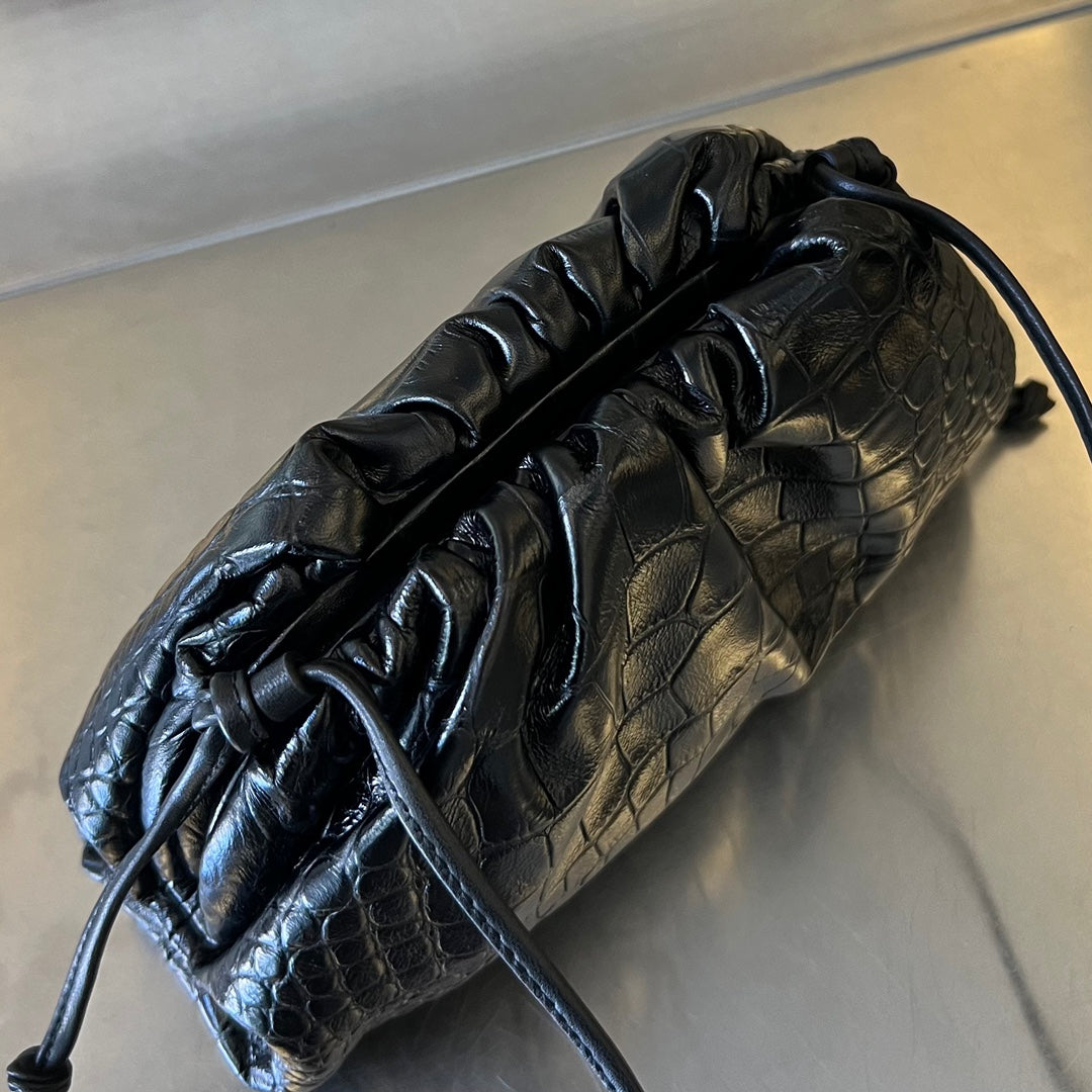 BOTTEGA VENETA Mini Pouch 22cm Black Calfskin