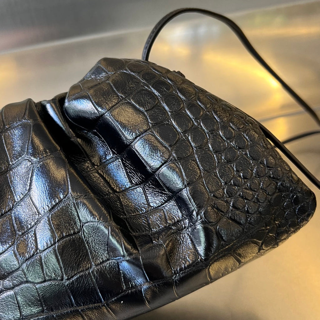 BOTTEGA VENETA Mini Pouch 22cm Black Calfskin