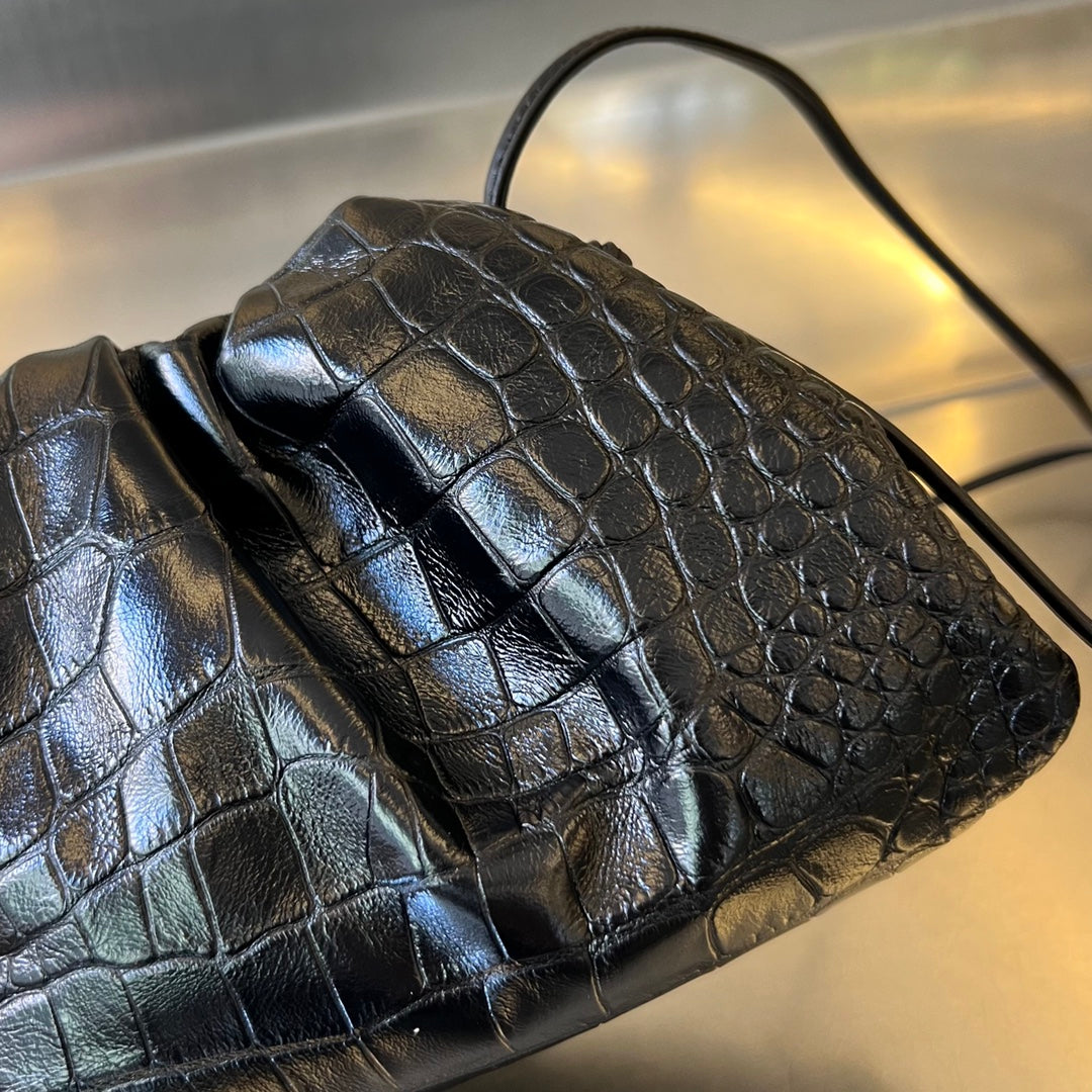 BOTTEGA VENETA Mini Pouch 22cm Black Calfskin
