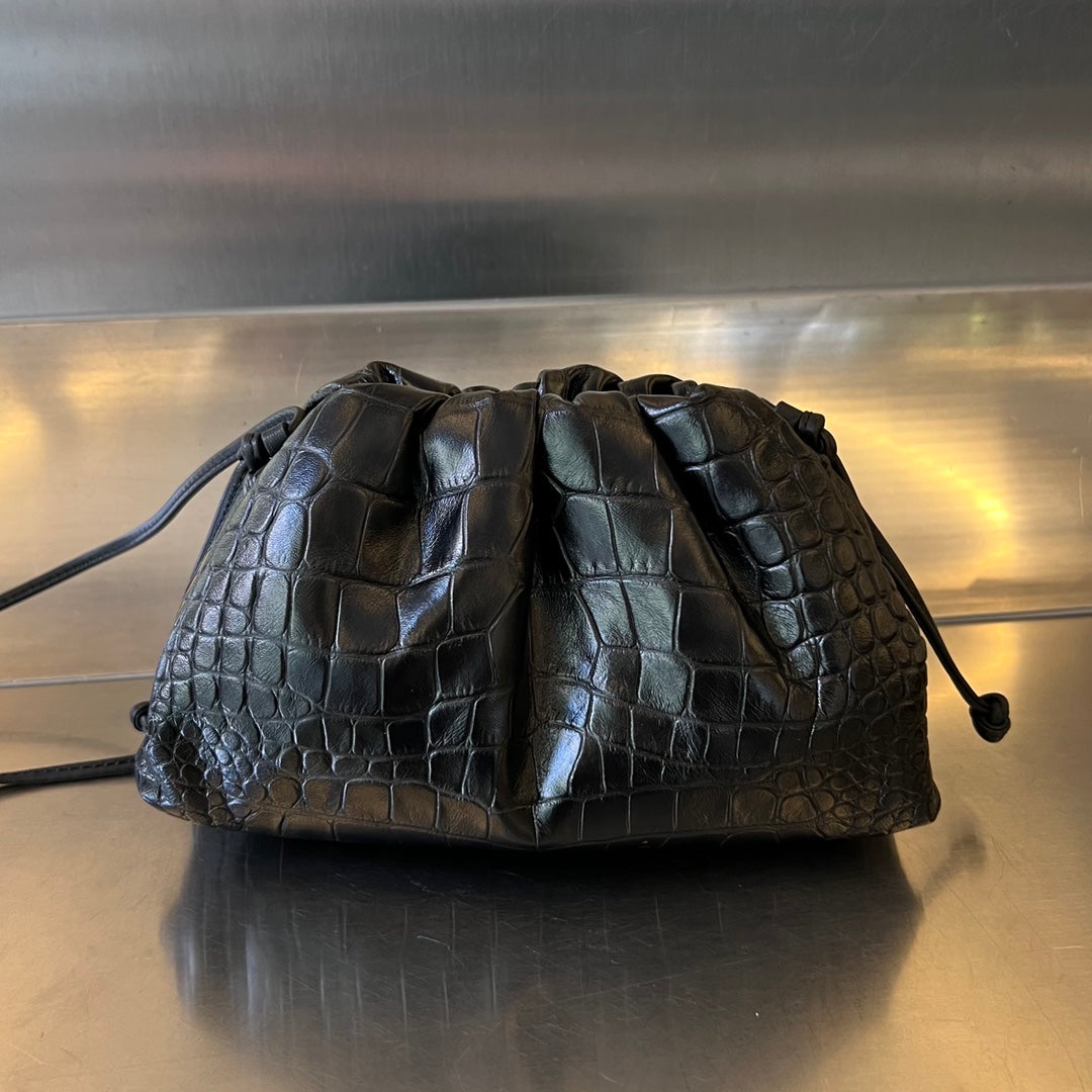 BOTTEGA VENETA Mini Pouch 22cm Black Calfskin