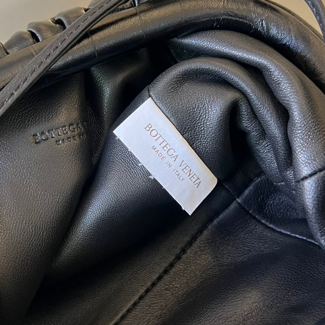 BOTTEGA VENETA Mini Pouch 22cm Black Calfskin