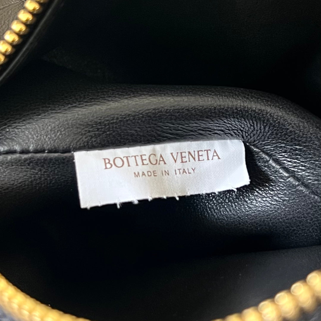 BOTTEGA VENETA CANDY WALLACE 17 IN BLACK CALFSKIN