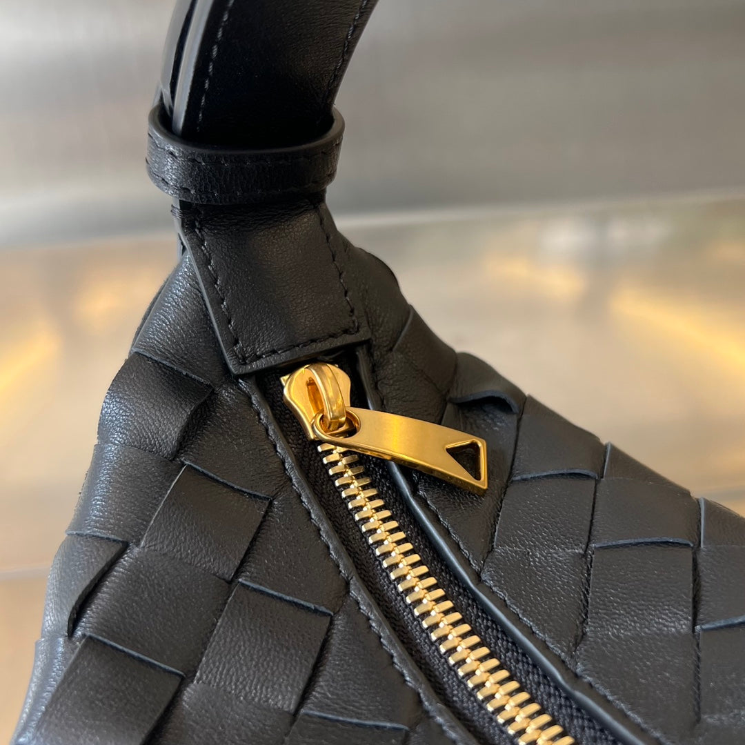 BOTTEGA VENETA CANDY WALLACE 17 IN BLACK CALFSKIN
