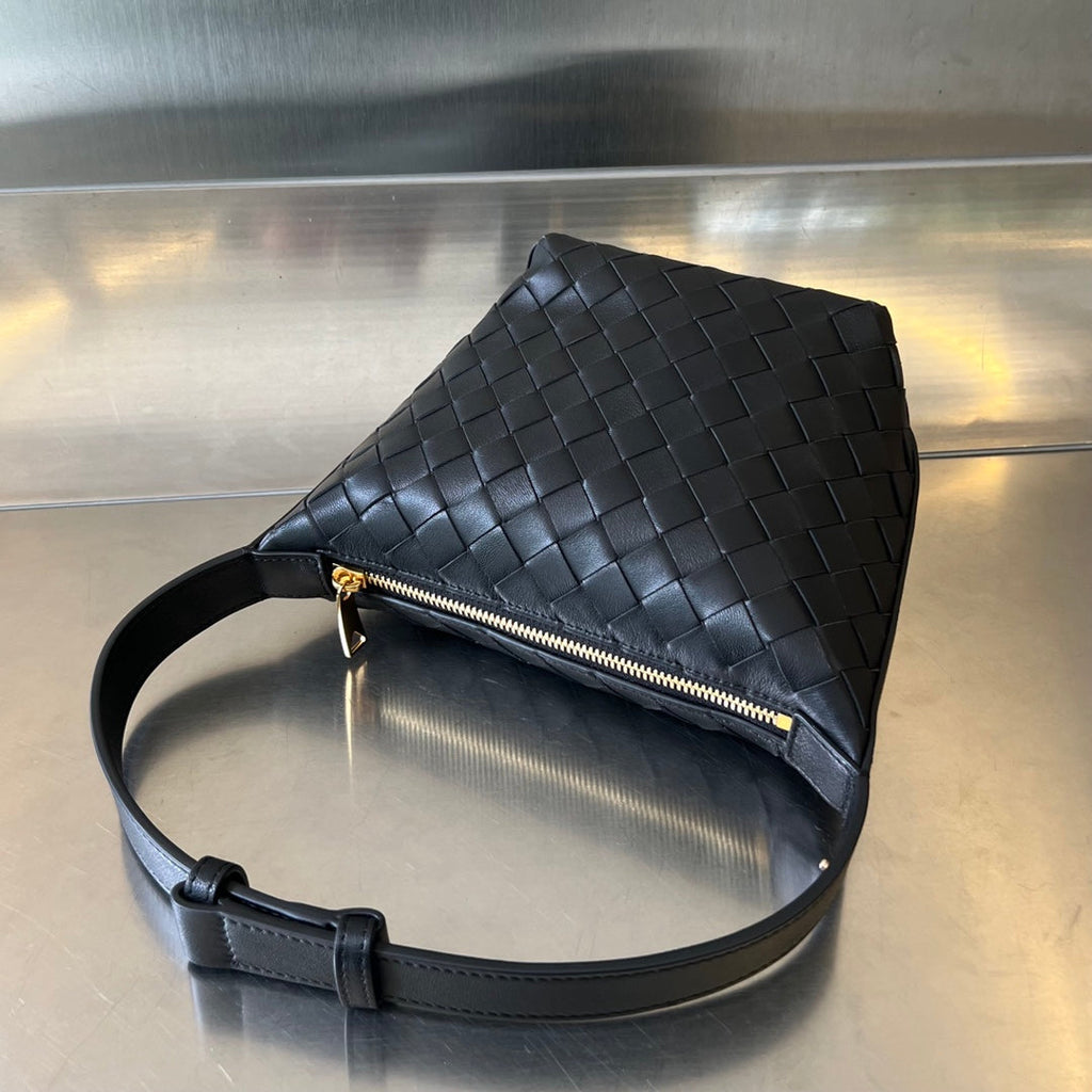 BOTTEGA VENETA CANDY WALLACE 17 IN BLACK CALFSKIN