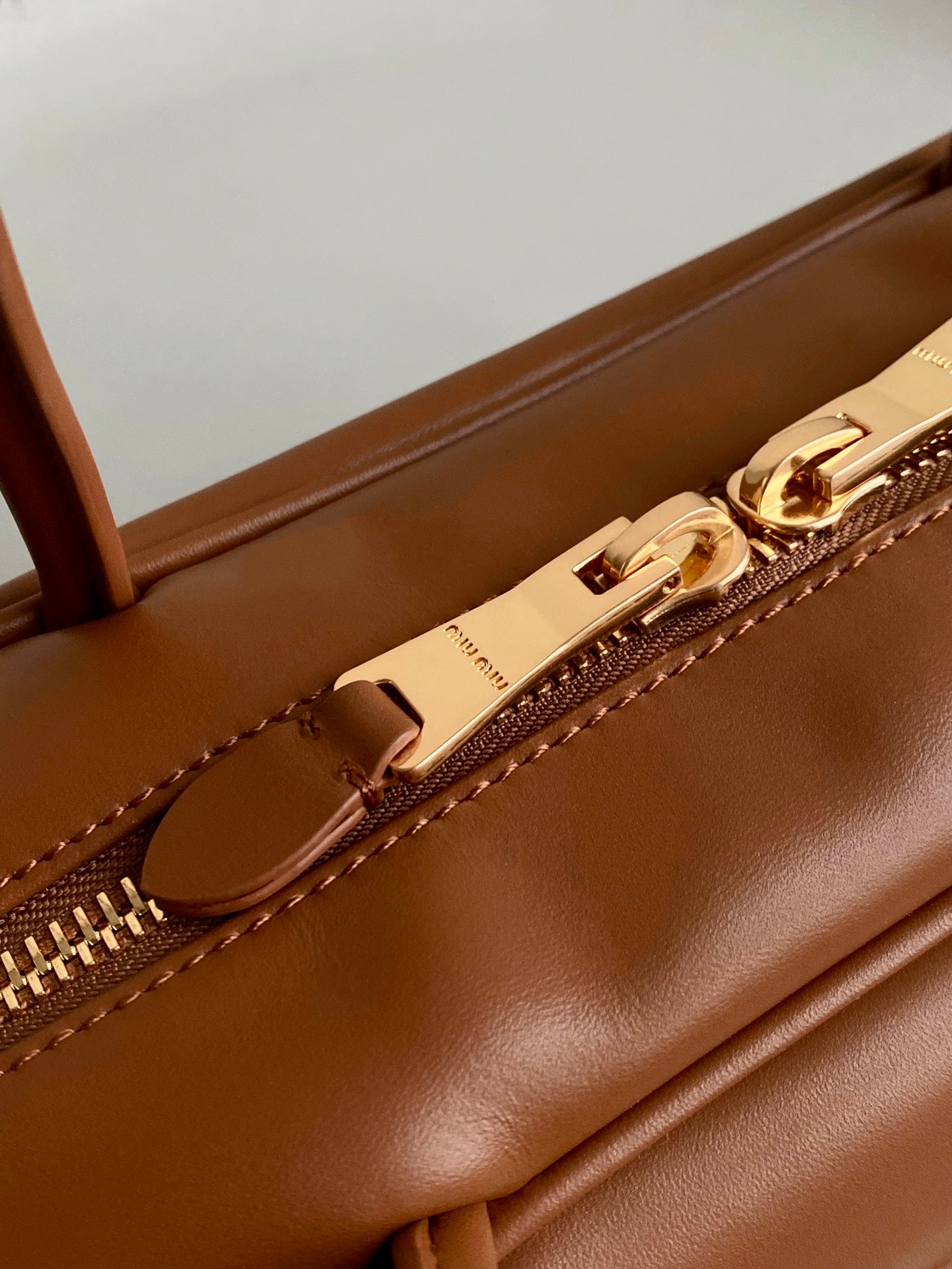 MIU MIU BEAU BAG 34 IN CARAMEL BROWN LEATHER