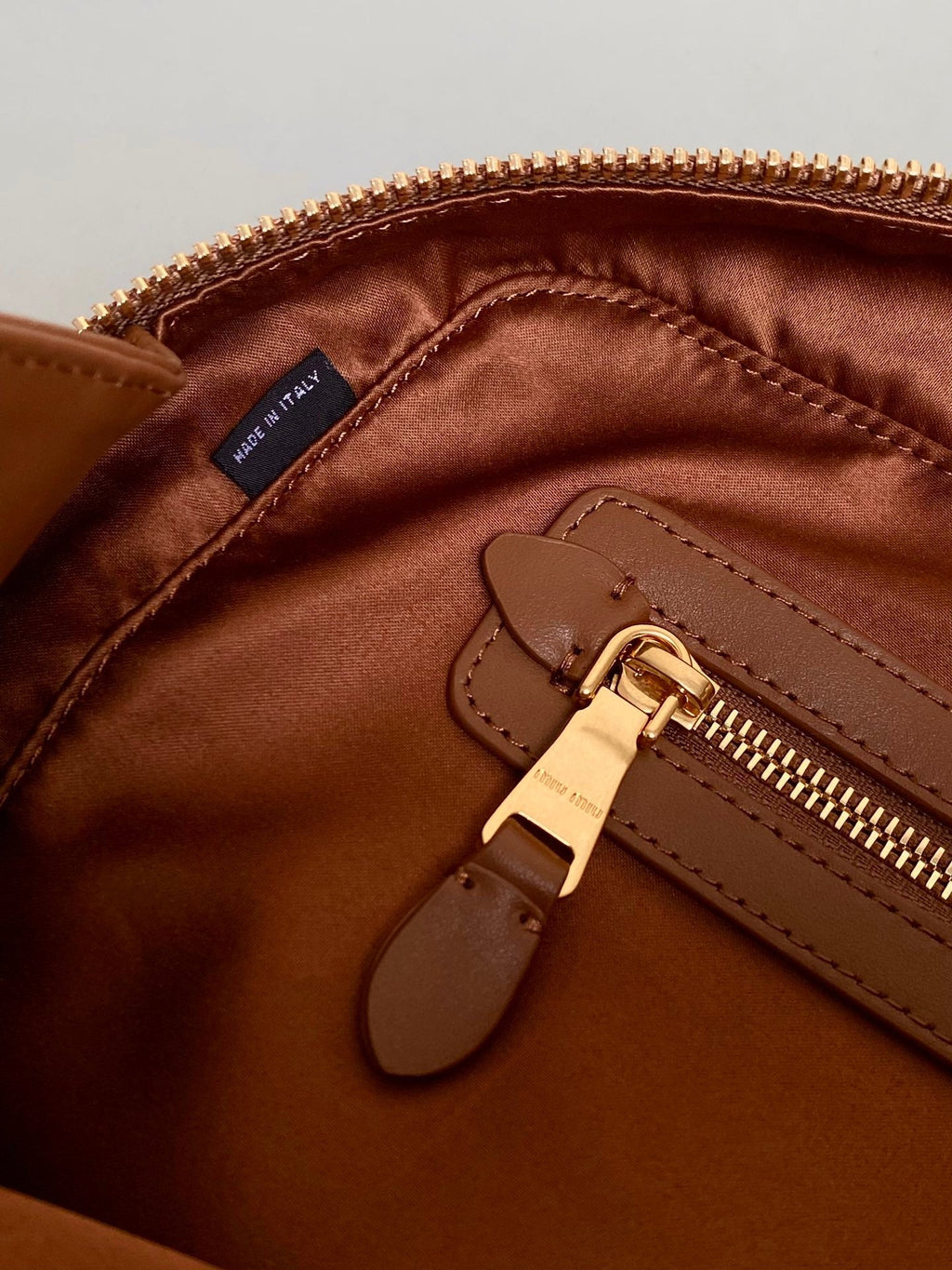 MIU MIU BEAU BAG 34 IN CARAMEL BROWN LEATHER