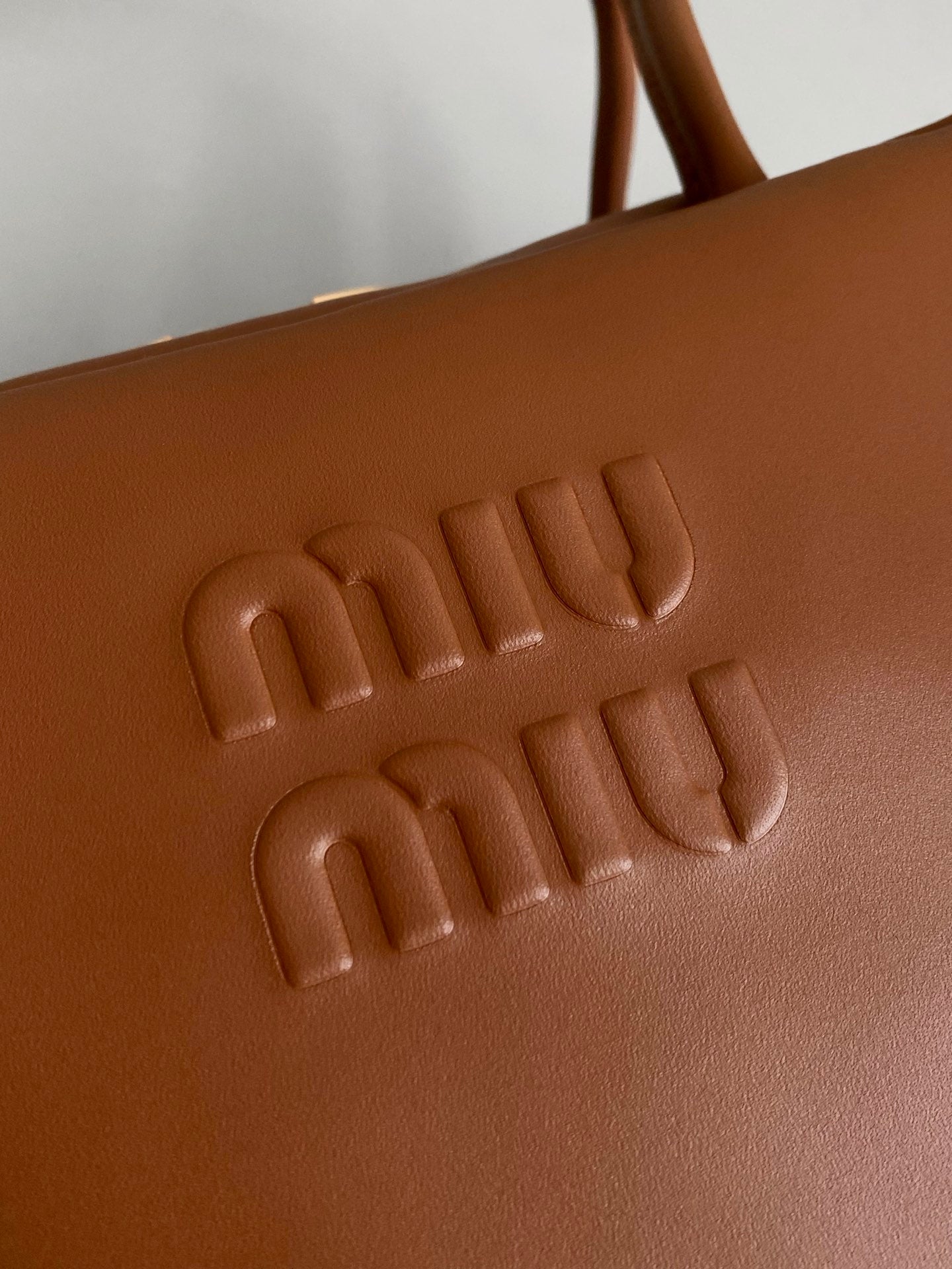MIU MIU BEAU BAG 34 IN CARAMEL BROWN LEATHER