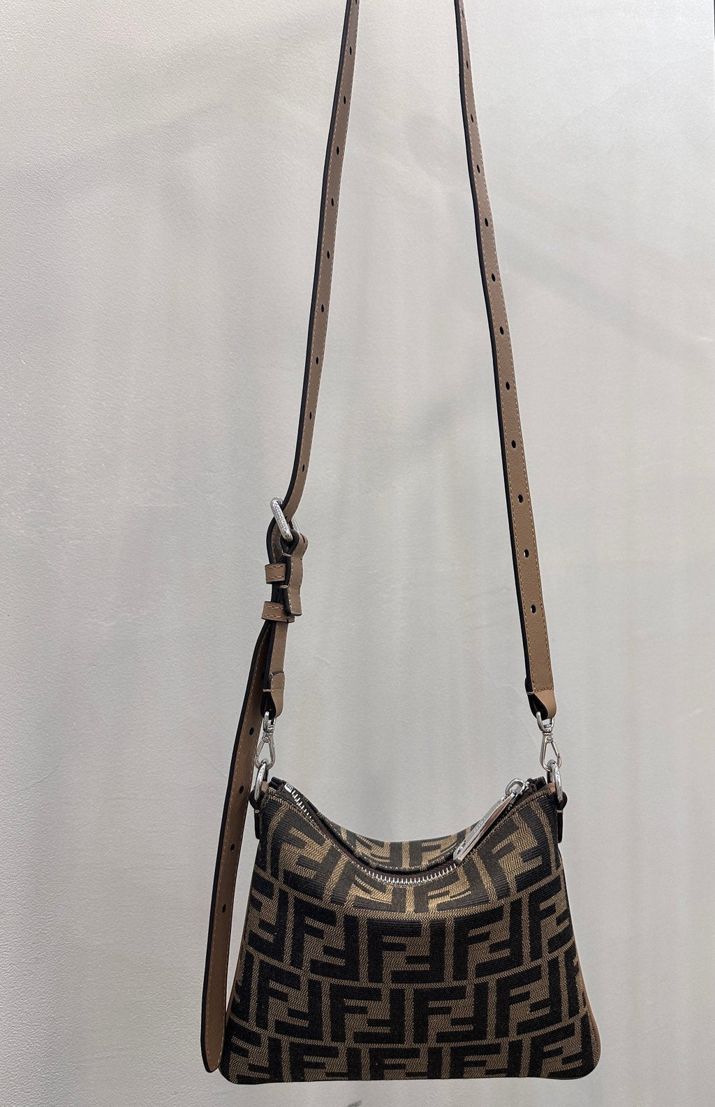 FENDI SHOULDER BAG 19 WITH FF MOTIF IN BROWN JACQUARD FABRIC