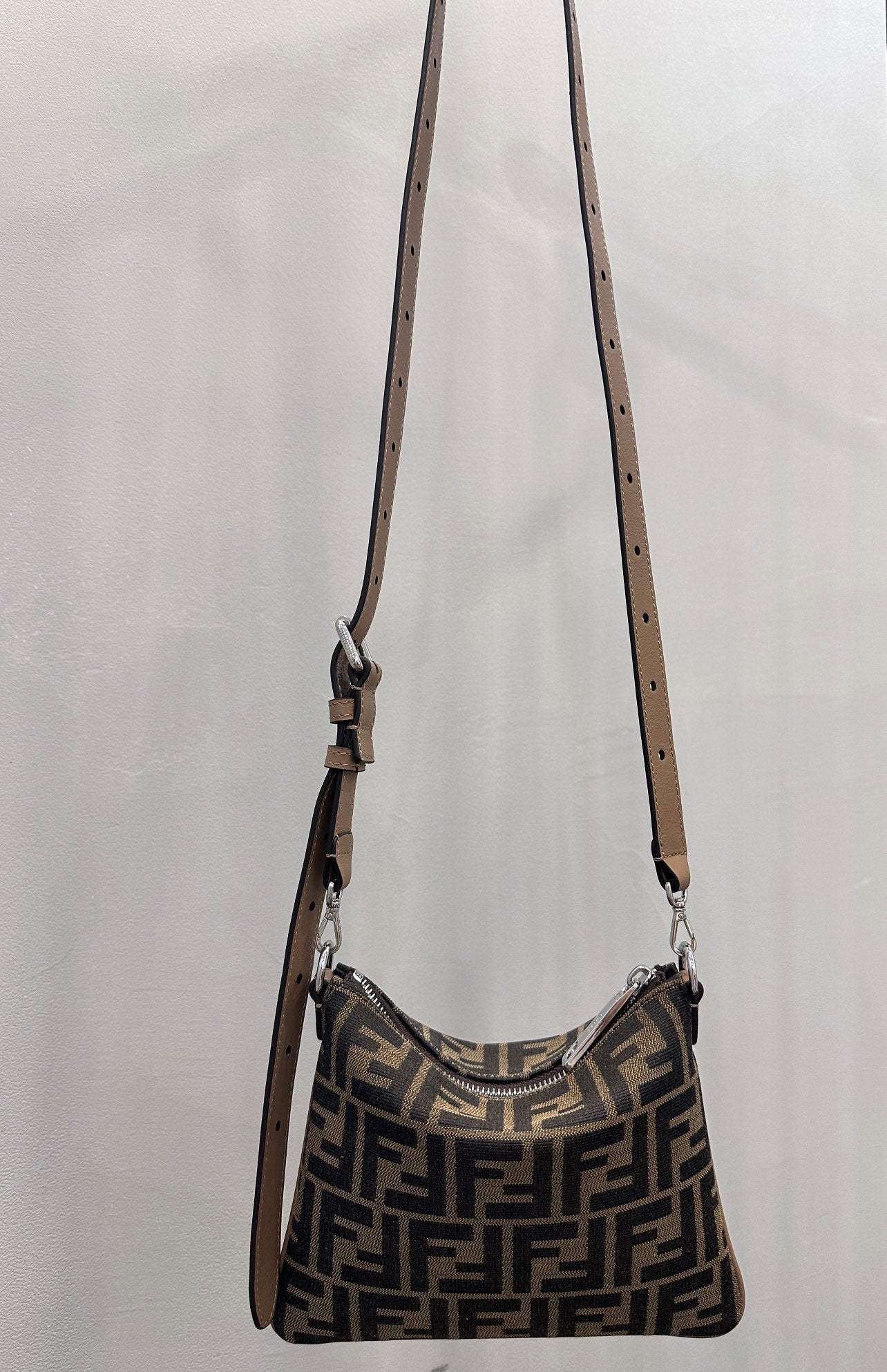 FENDI SHOULDER BAG 19 WITH FF MOTIF IN BROWN JACQUARD FABRIC