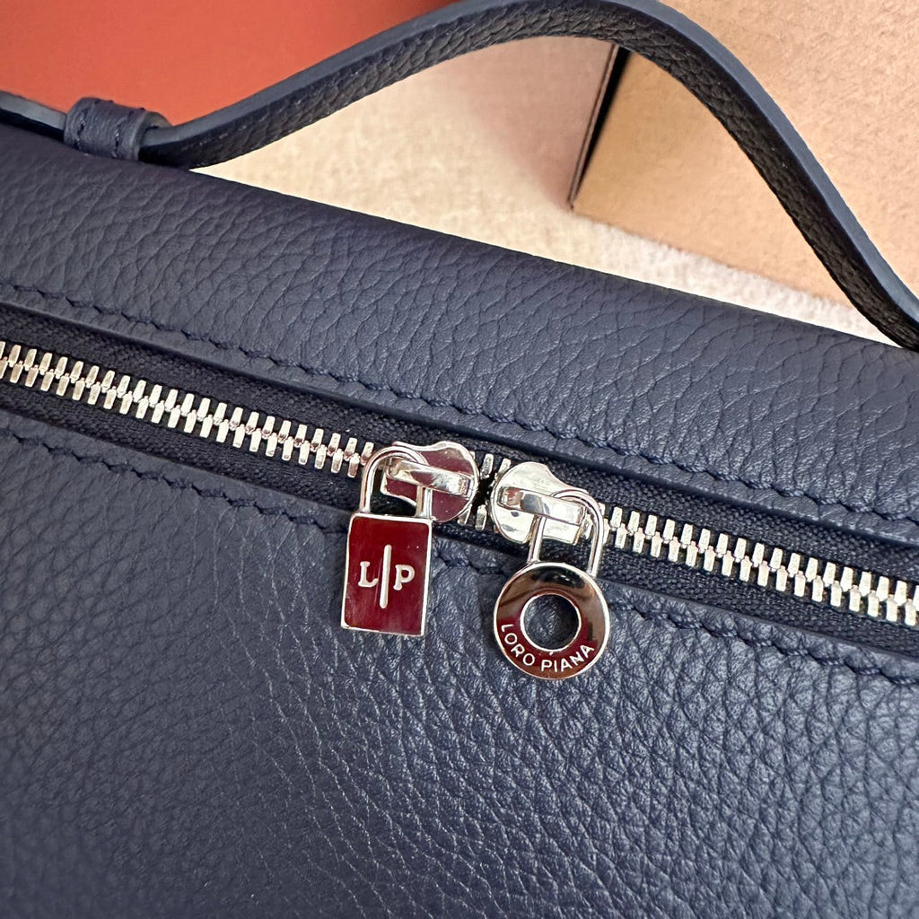 LORO PIANA EXTRA POCKET L19 IN NAVY BLUE GRAINED CALFSKIN WITH SILVER HARDWARE
