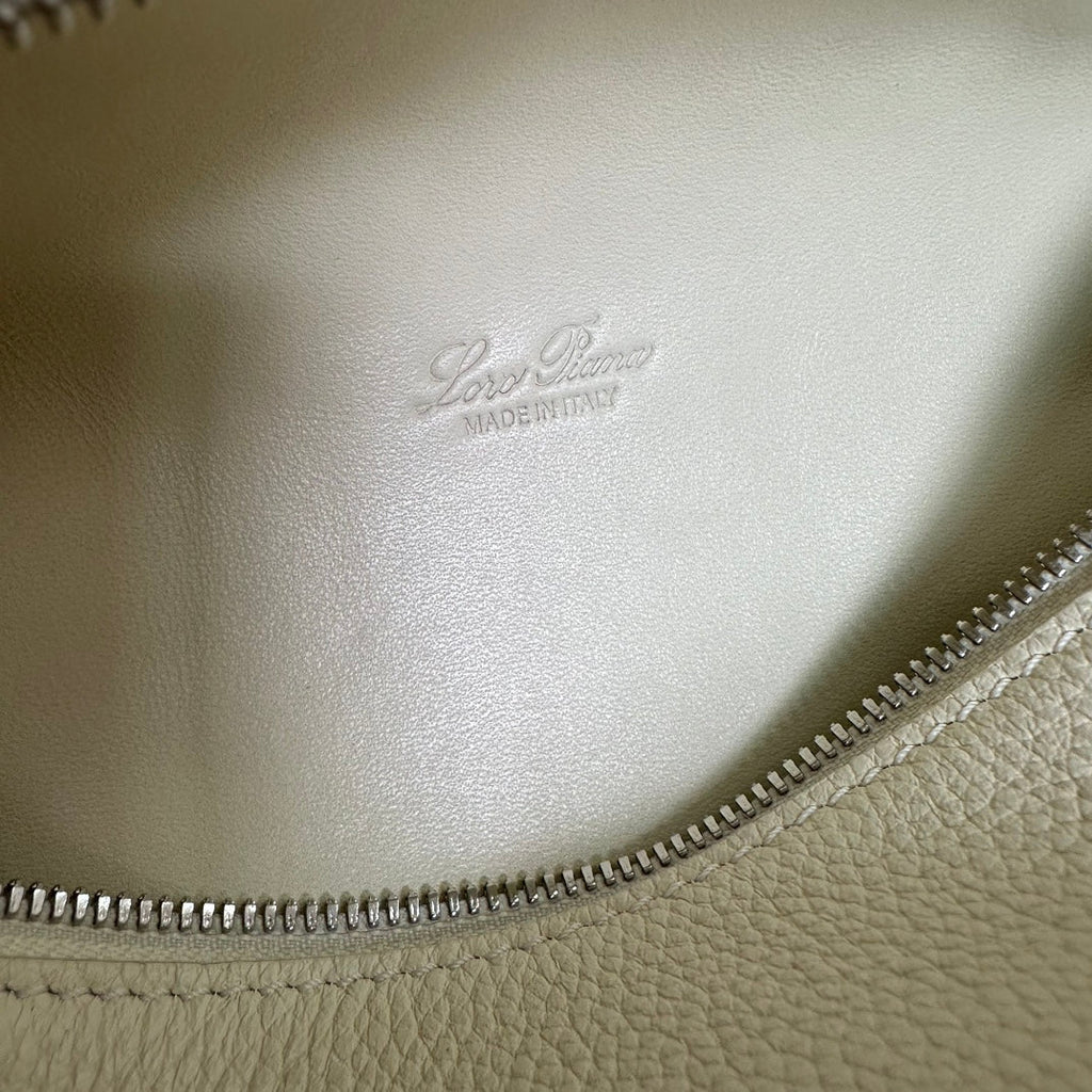 LORO PIANA EXTRA POCKET L19 IN WHITE GRAINED CALFSKIN WITH SILVER HARDWARE