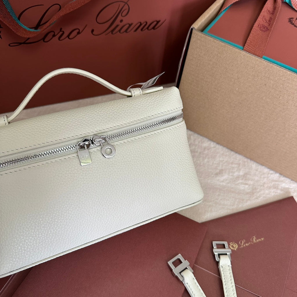 LORO PIANA EXTRA POCKET L19 IN WHITE GRAINED CALFSKIN WITH SILVER HARDWARE