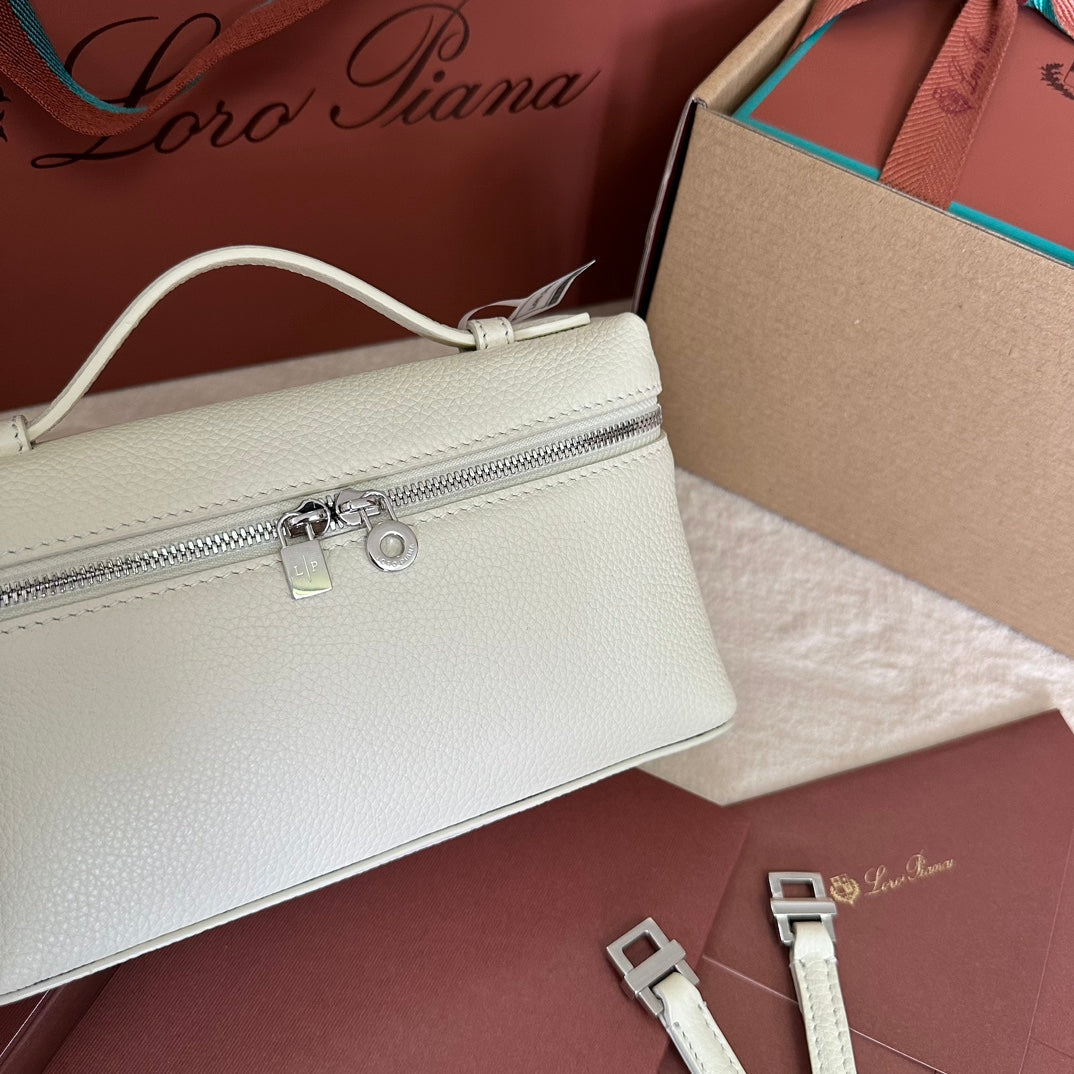 LORO PIANA EXTRA POCKET L19 IN WHITE GRAINED CALFSKIN WITH SILVER HARDWARE