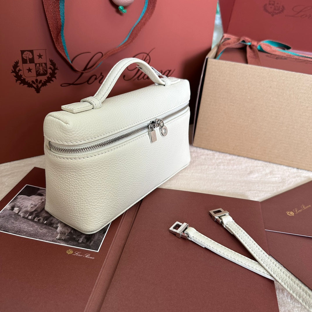 LORO PIANA EXTRA POCKET L19 IN WHITE GRAINED CALFSKIN WITH SILVER HARDWARE