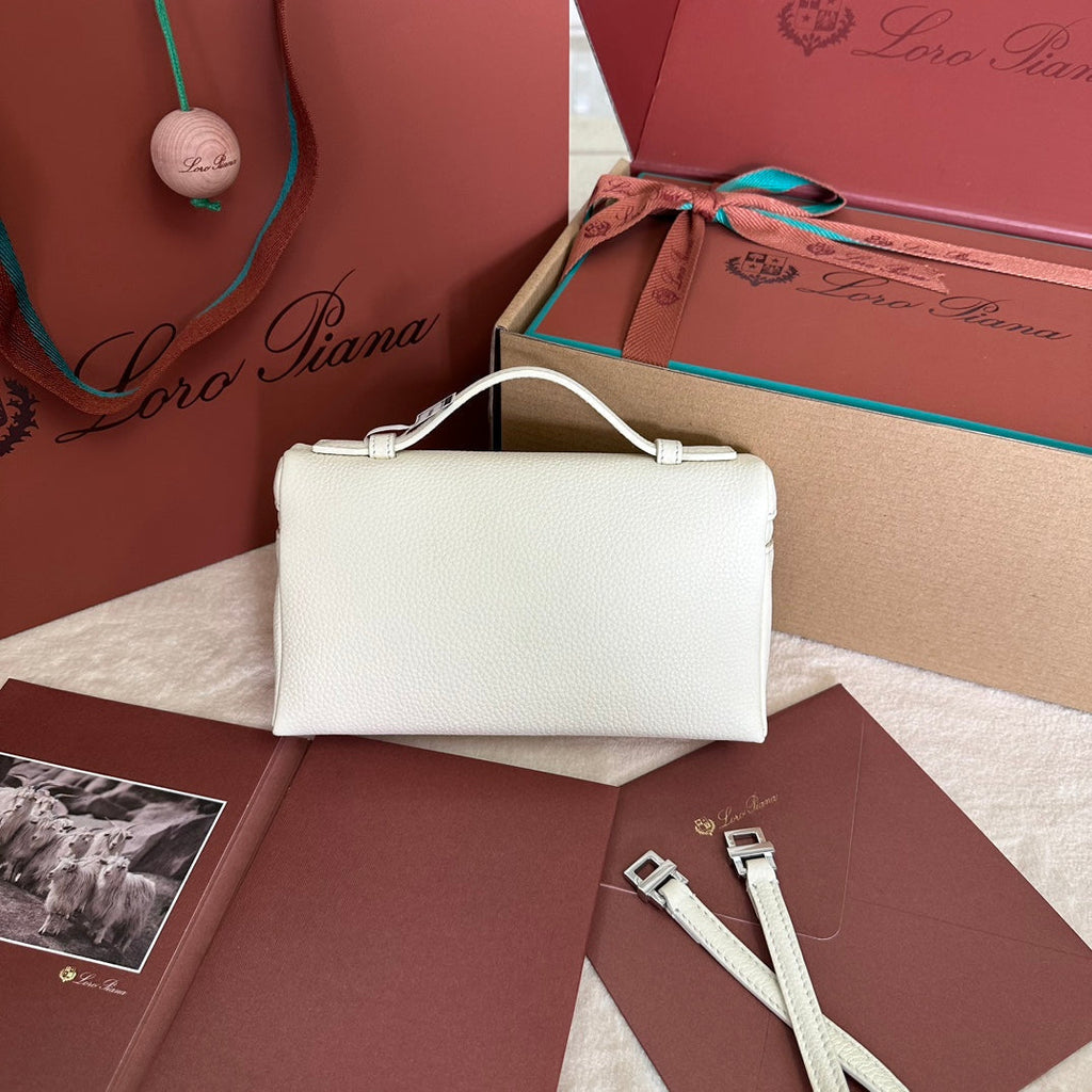 LORO PIANA EXTRA POCKET L19 IN WHITE GRAINED CALFSKIN WITH SILVER HARDWARE