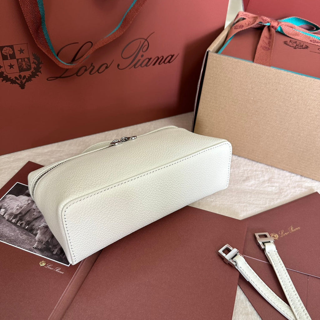 LORO PIANA EXTRA POCKET L19 IN WHITE GRAINED CALFSKIN WITH SILVER HARDWARE