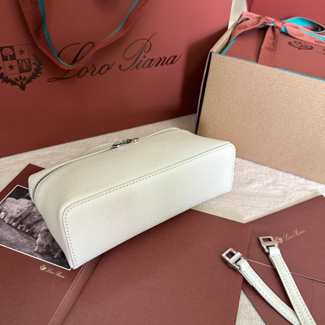 LORO PIANA EXTRA POCKET L19 IN WHITE GRAINED CALFSKIN WITH SILVER HARDWARE