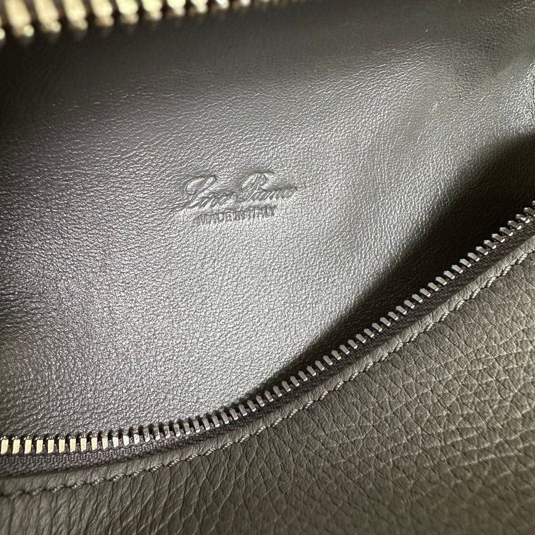 LORO PIANA EXTRA POCKET L19 IN BLACK GRAINED CALFSKIN WITH SILVER HARDWARE