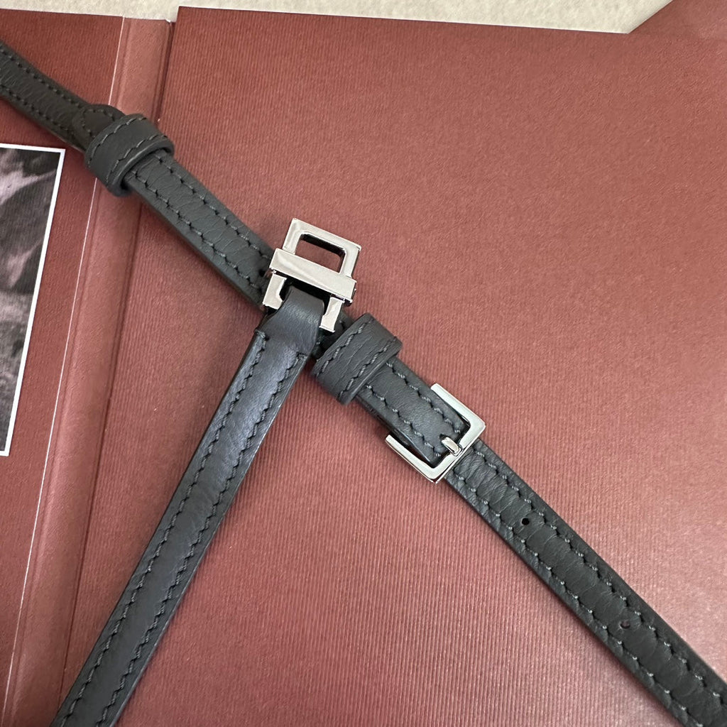LORO PIANA EXTRA POCKET L19 IN BLACK GRAINED CALFSKIN WITH SILVER HARDWARE