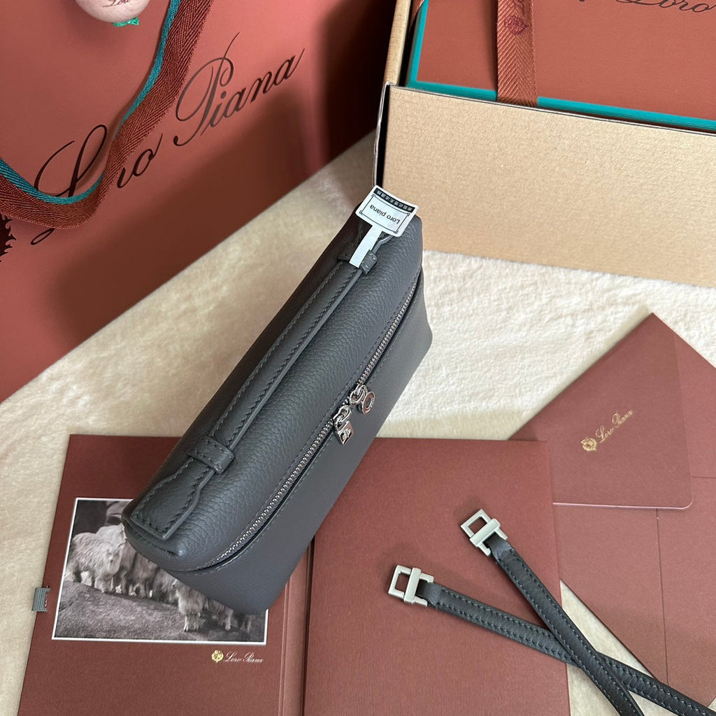 LORO PIANA EXTRA POCKET L19 IN BLACK GRAINED CALFSKIN WITH SILVER HARDWARE