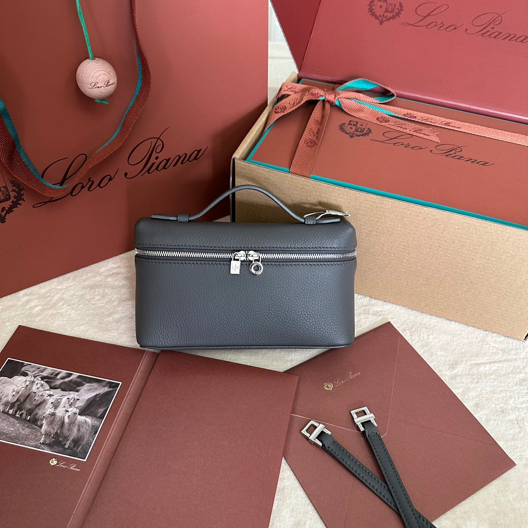 LORO PIANA EXTRA POCKET L19 IN BLACK GRAINED CALFSKIN WITH SILVER HARDWARE