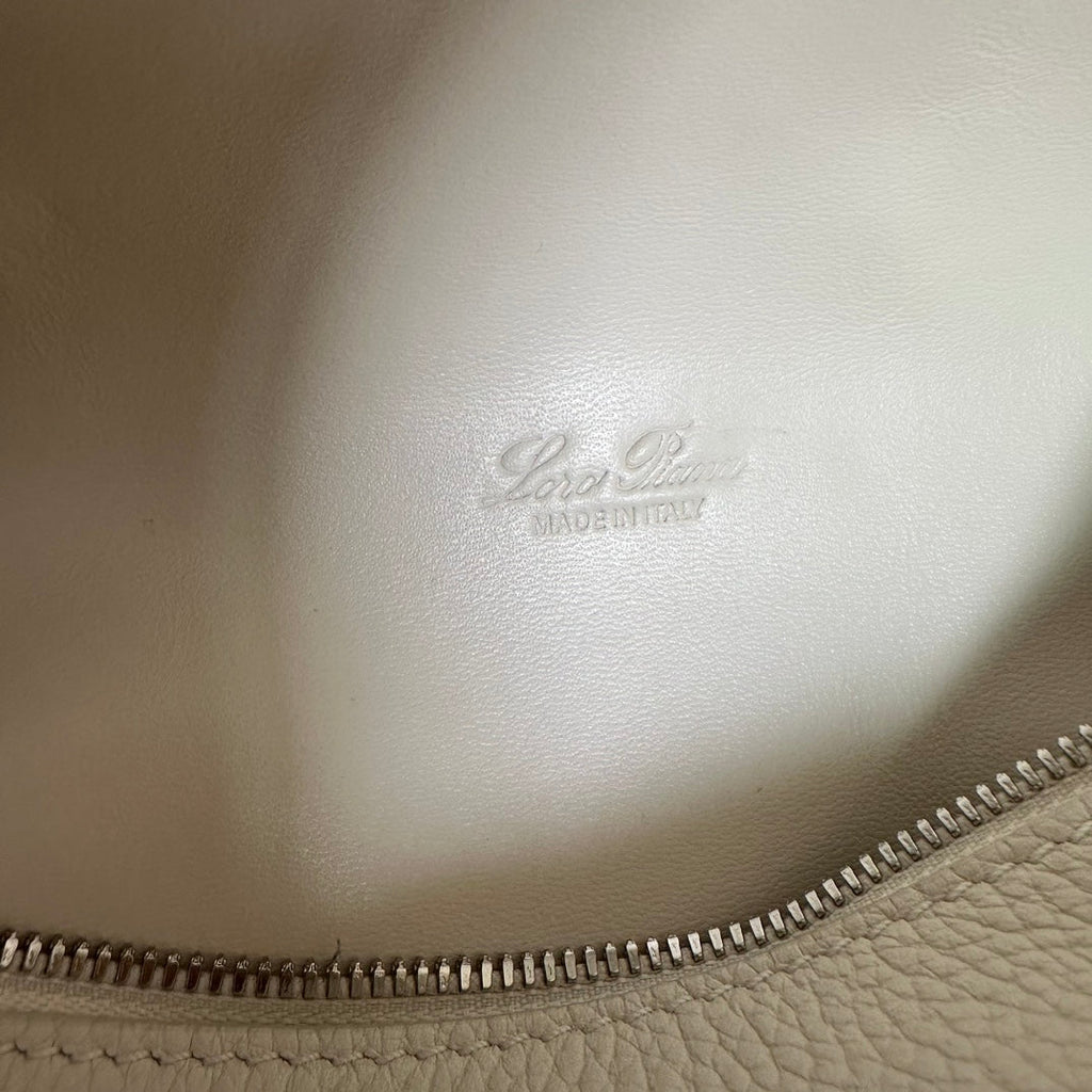 LORO PIANA EXTRA POCKET L19 IN WHITE GRAINED CALFSKIN WITH SILVER HARDWARE