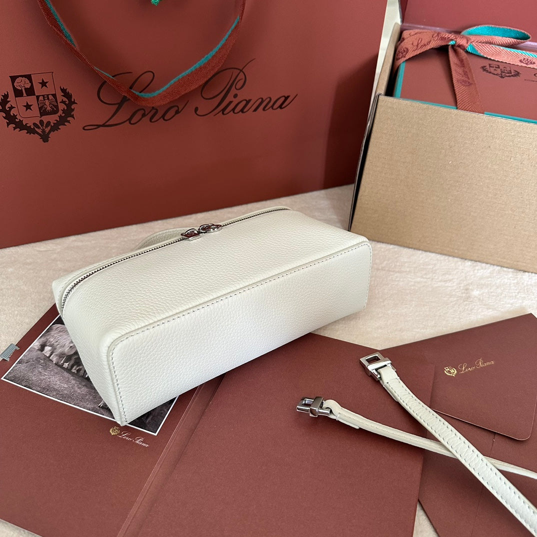 LORO PIANA EXTRA POCKET L19 IN WHITE GRAINED CALFSKIN WITH SILVER HARDWARE