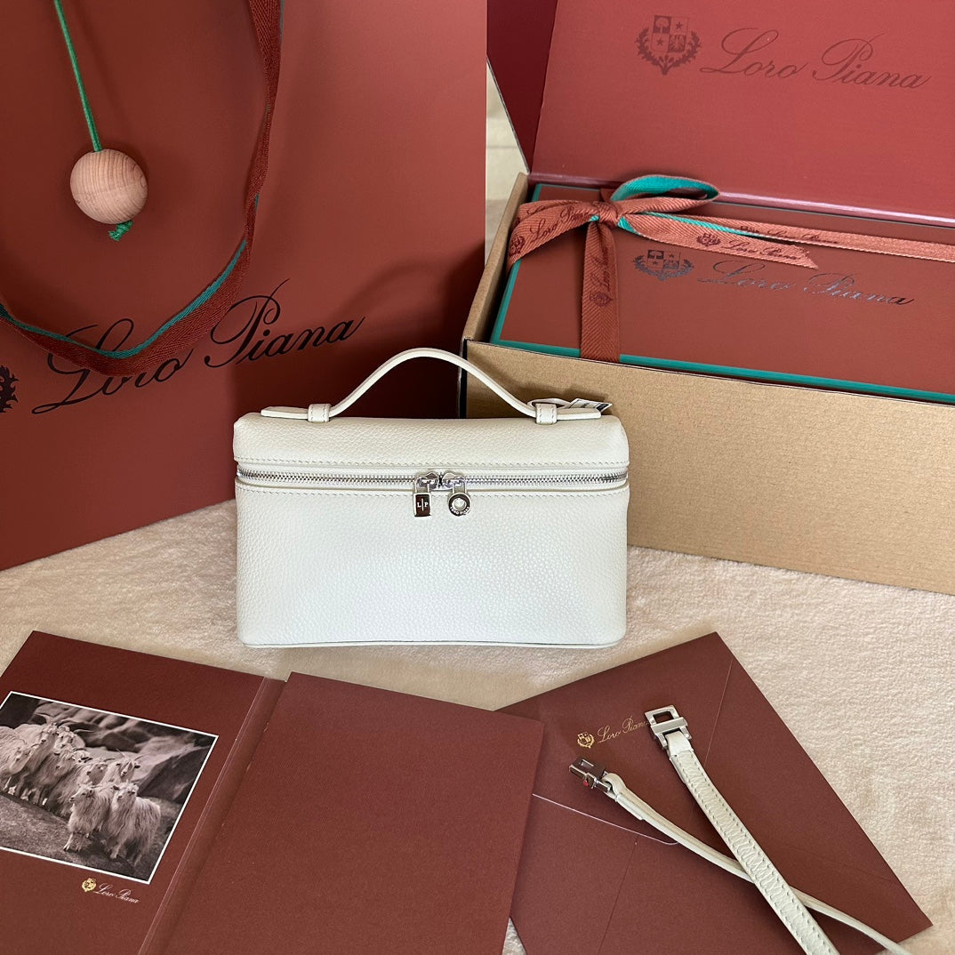 LORO PIANA EXTRA POCKET L19 IN WHITE GRAINED CALFSKIN WITH SILVER HARDWARE