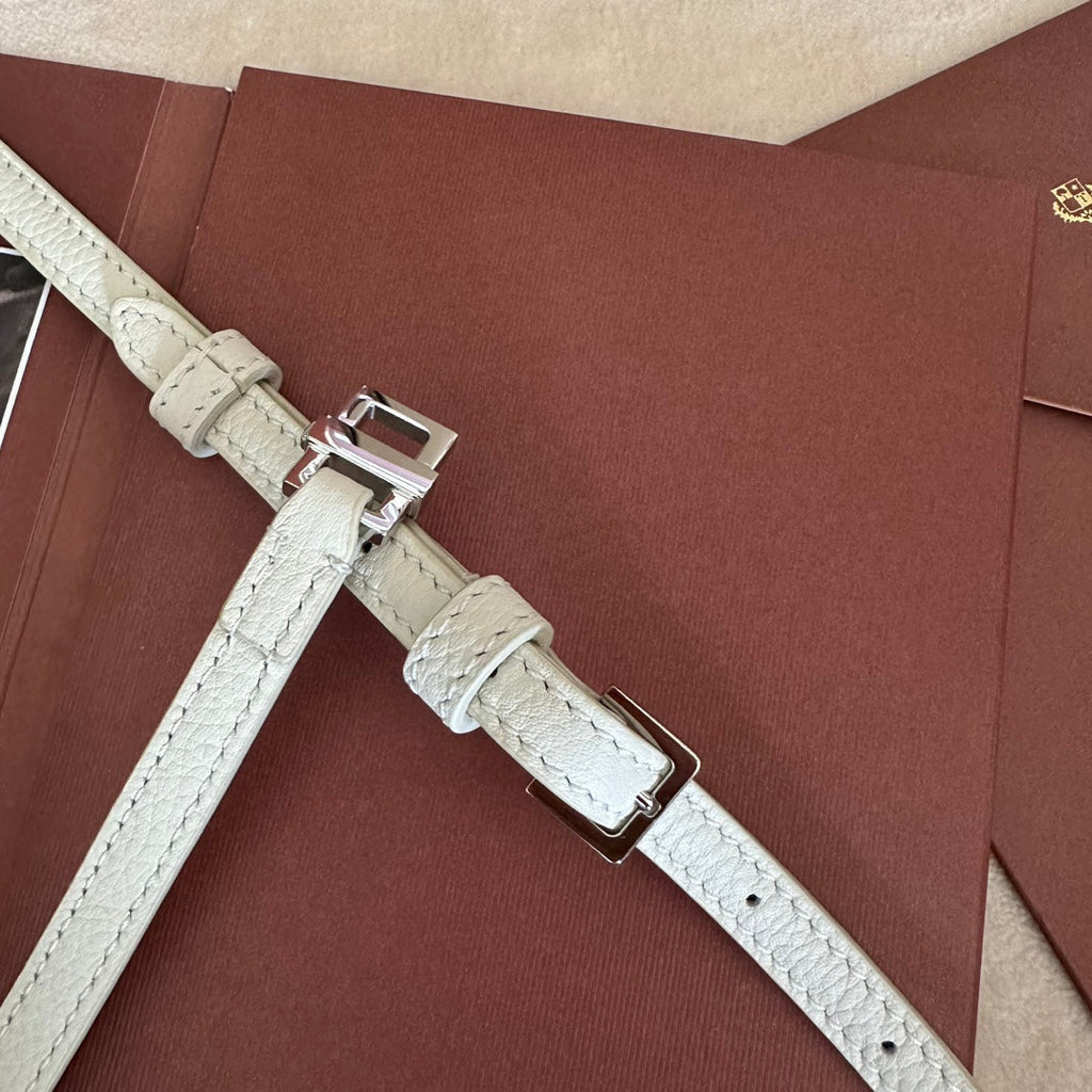 LORO PIANA EXTRA POCKET L19 IN WHITE GRAINED CALFSKIN WITH SILVER HARDWARE