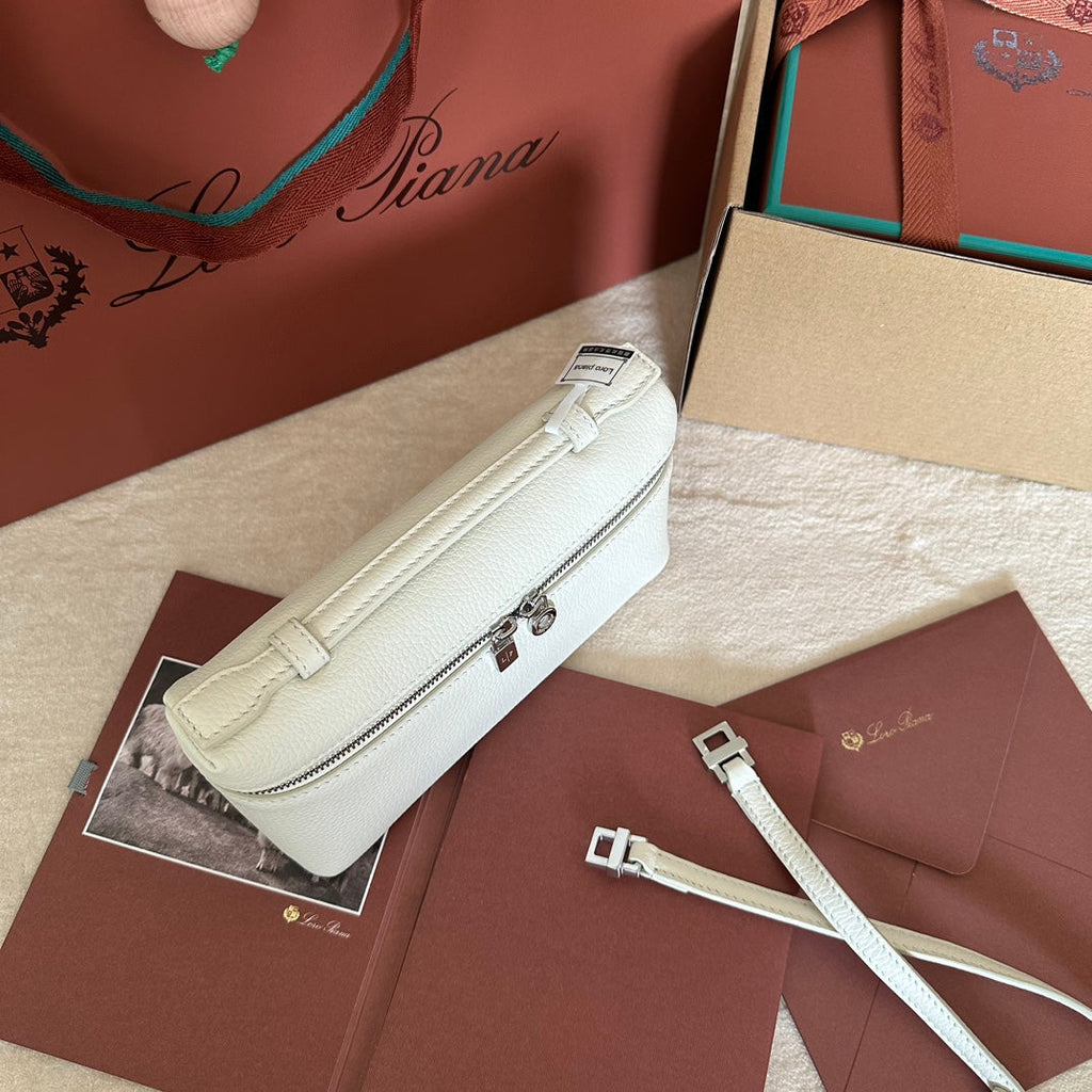 LORO PIANA EXTRA POCKET L19 IN WHITE GRAINED CALFSKIN WITH SILVER HARDWARE