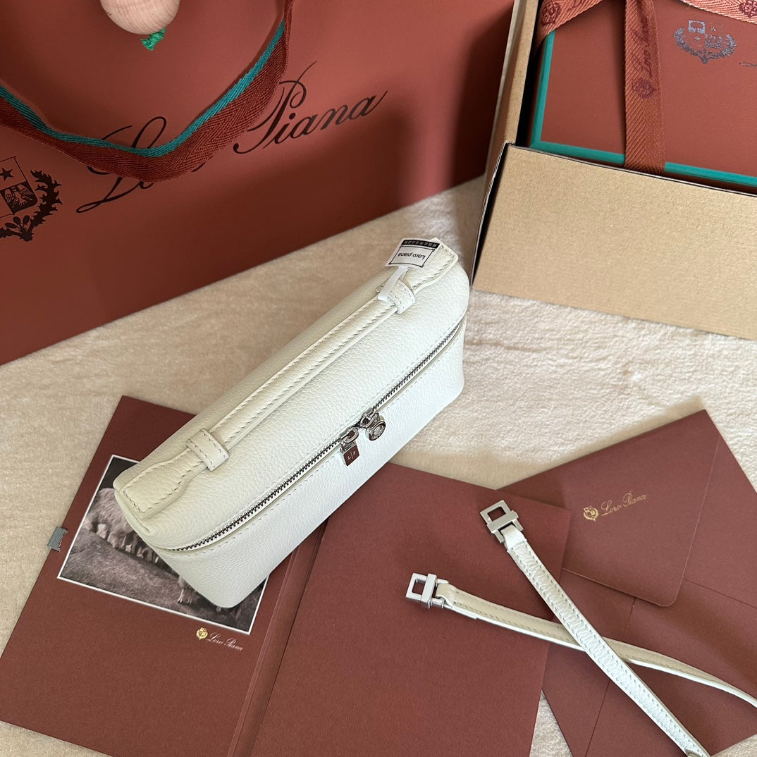 LORO PIANA EXTRA POCKET L19 IN WHITE GRAINED CALFSKIN WITH SILVER HARDWARE