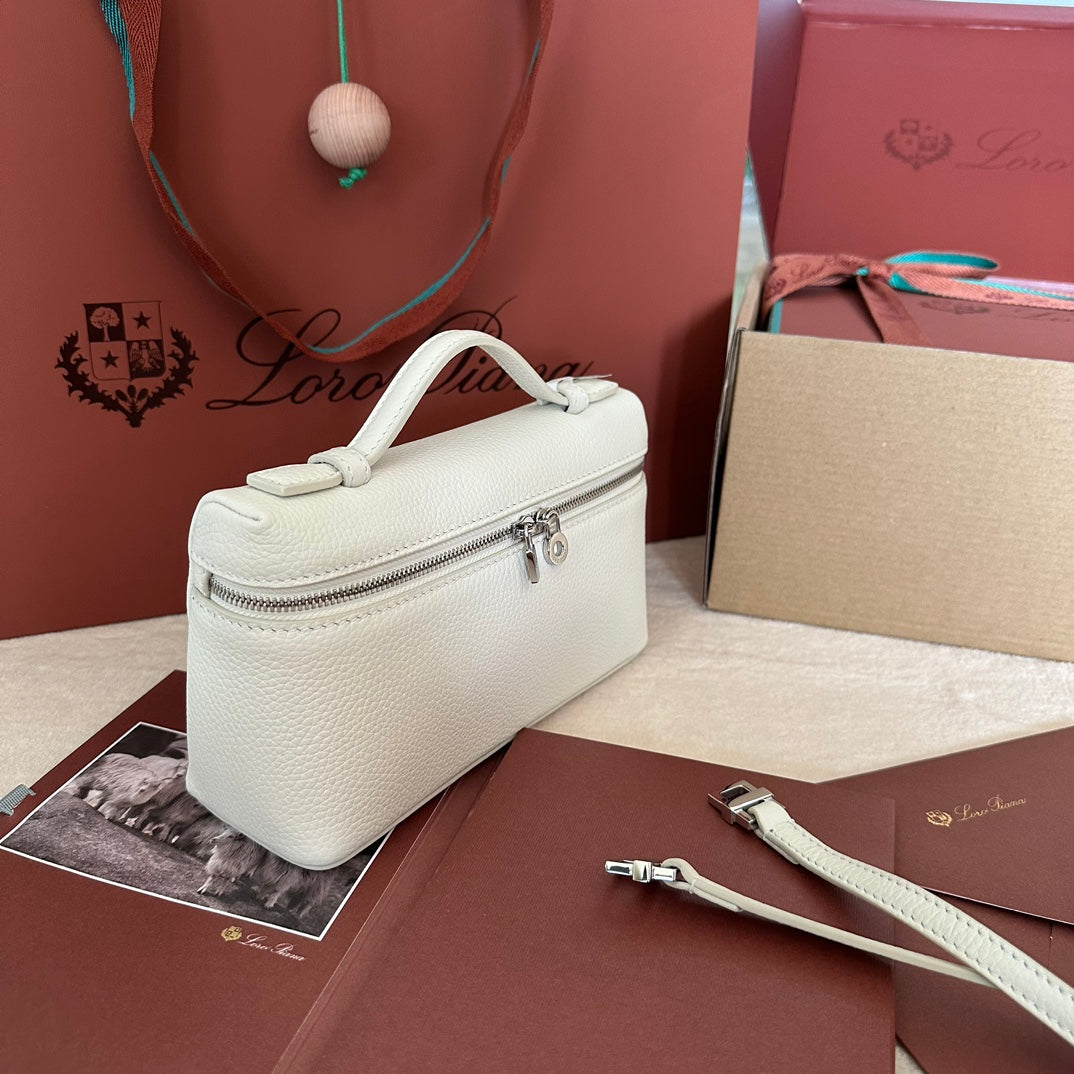 LORO PIANA EXTRA POCKET L19 IN WHITE GRAINED CALFSKIN WITH SILVER HARDWARE