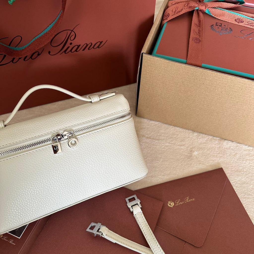 LORO PIANA EXTRA POCKET L19 IN WHITE GRAINED CALFSKIN WITH SILVER HARDWARE