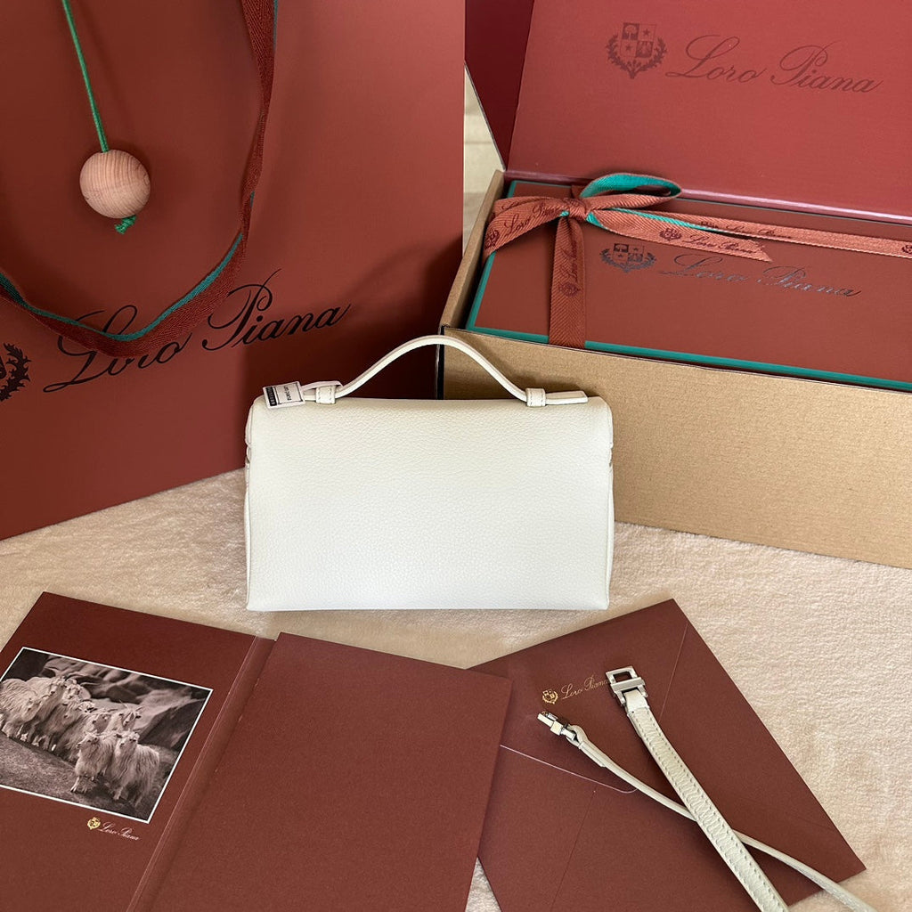 LORO PIANA EXTRA POCKET L19 IN WHITE GRAINED CALFSKIN WITH SILVER HARDWARE