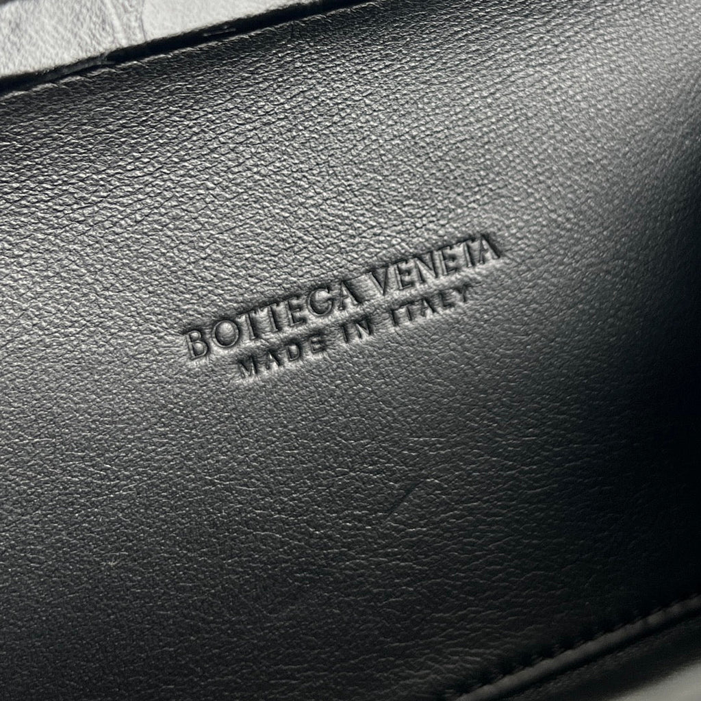 BOTTEGA VENETA KNOT 19 IN BLACK CROCODILE PATTERN CALFSKIN